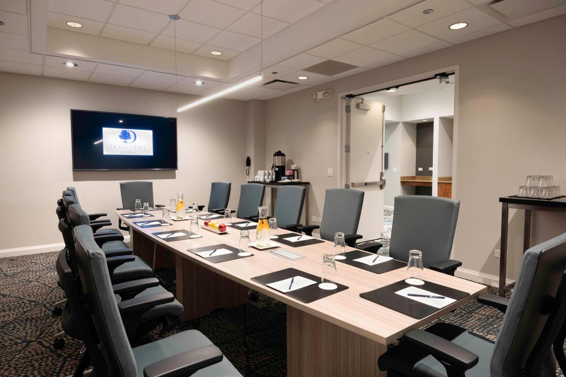 DoubleTree by Hilton Hotel and Conference Center Chicago North Shore gallery photo in Skokie, IL — image 58