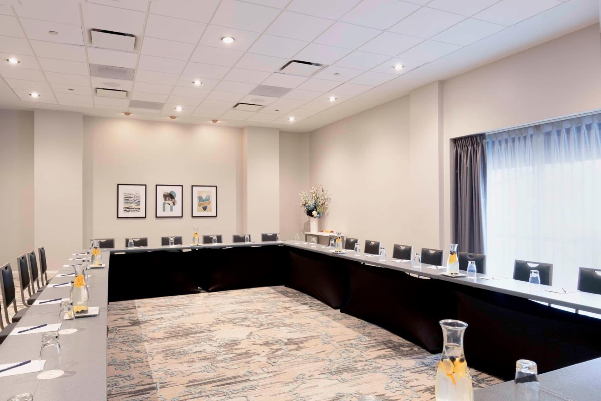 DoubleTree by Hilton Hotel and Conference Center Chicago North Shore gallery photo in Skokie, IL — image 56