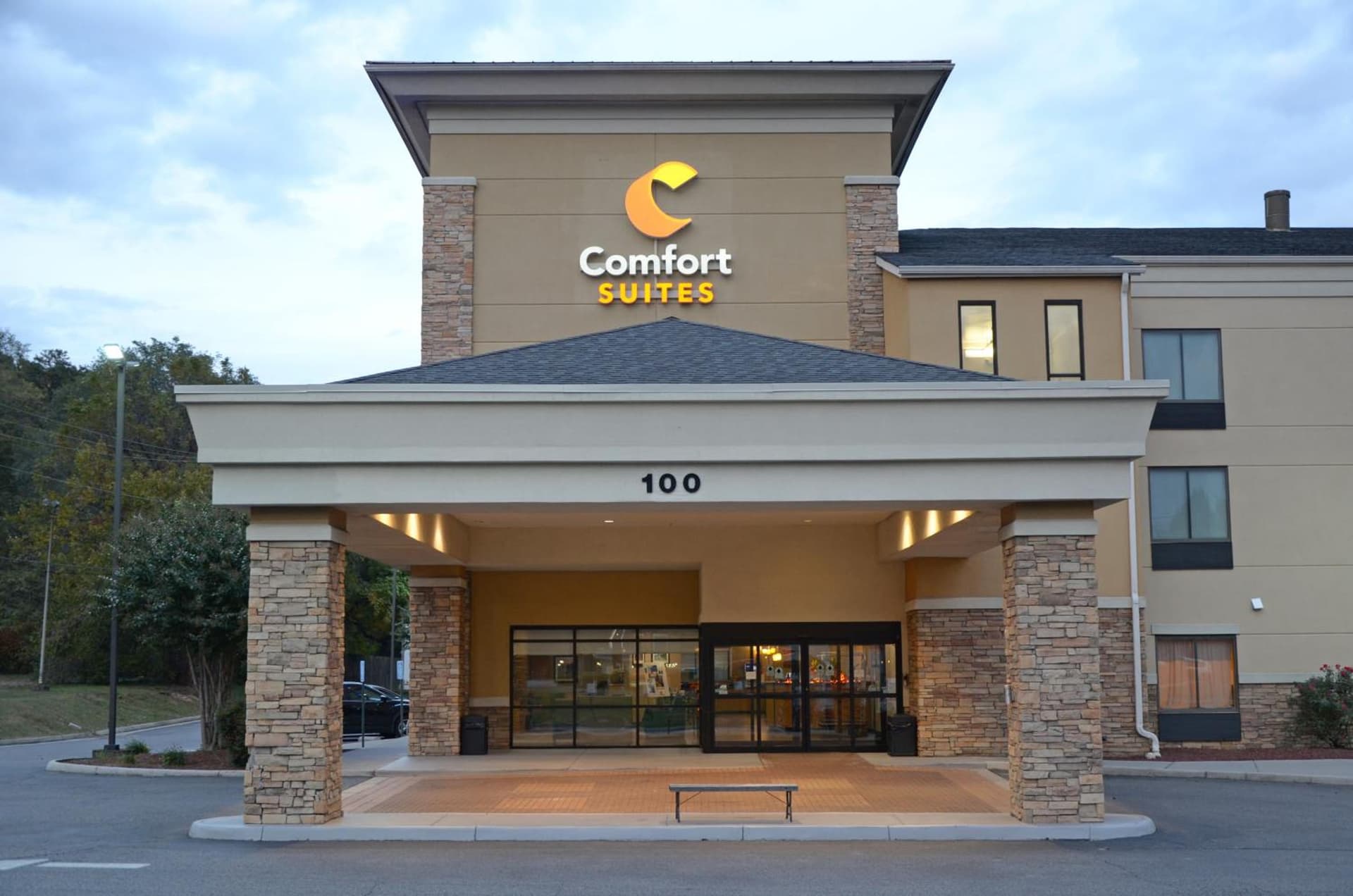 Comfort Suites Salem-Roanoke I-81 interior in Salem, VA — gallery photo 2