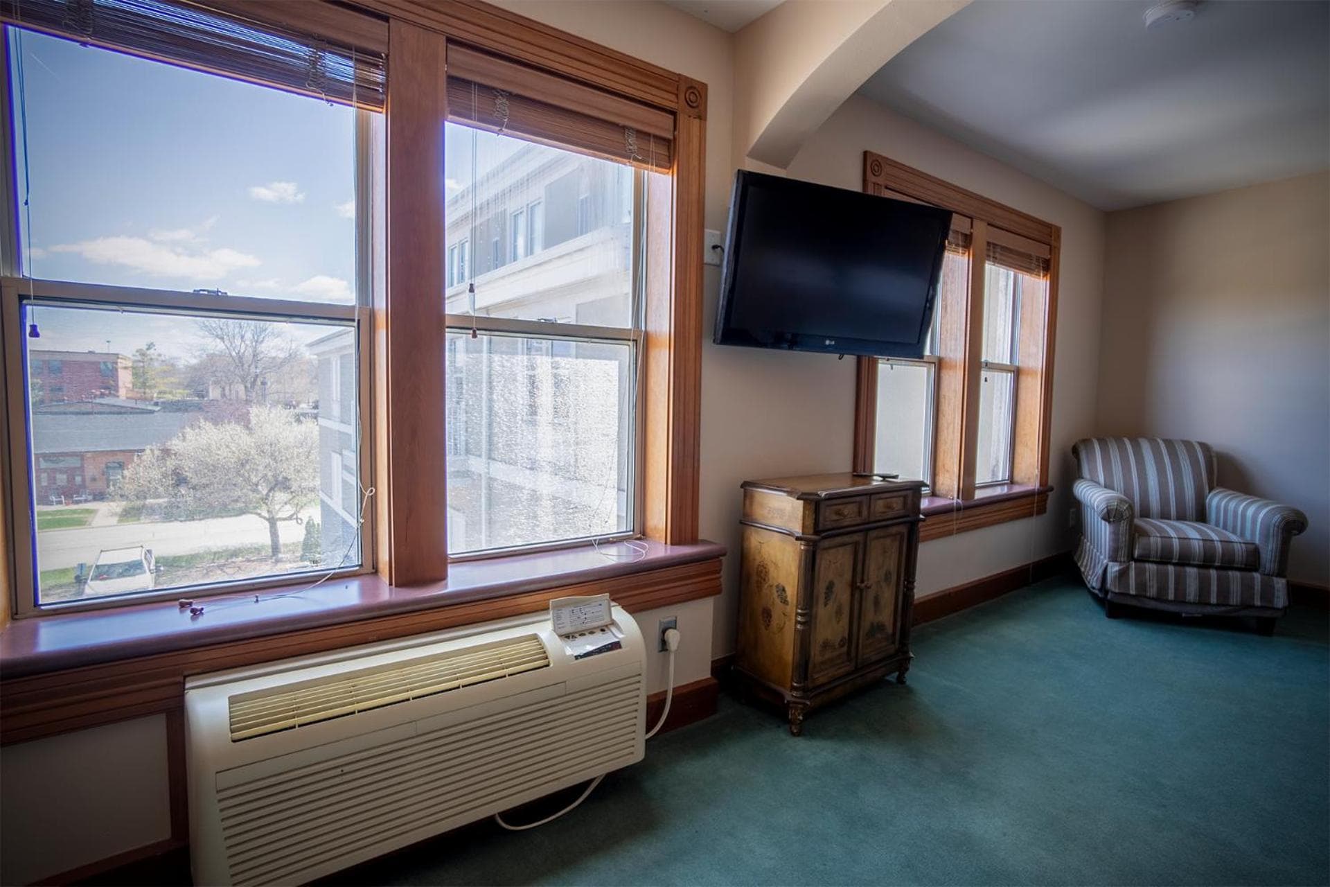 Nuks Executive Suites interior in De Pere, WI — gallery photo 2