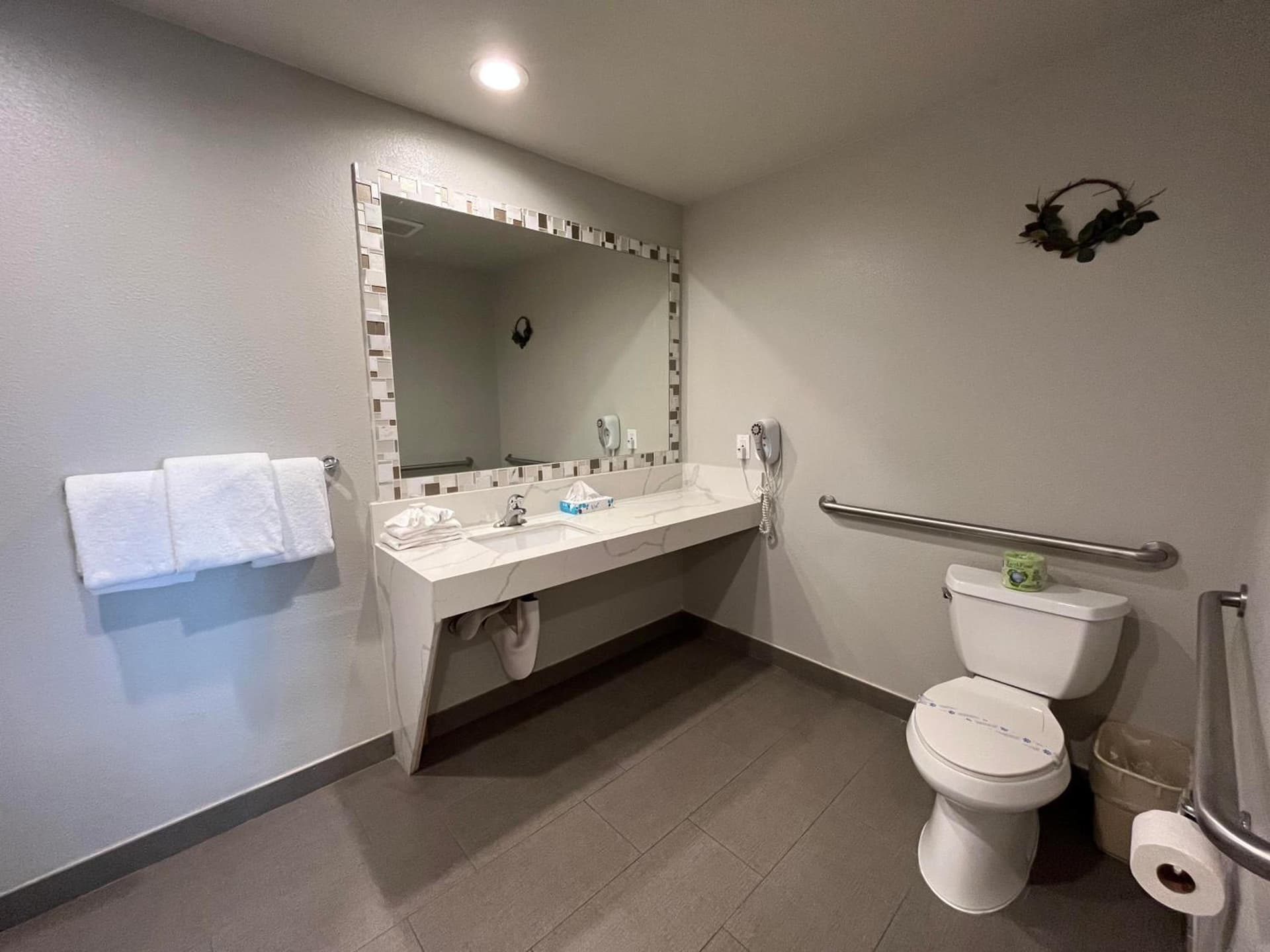 Alamo Inn and Suites - Convention Center gallery photo in Anaheim, CA — image 4