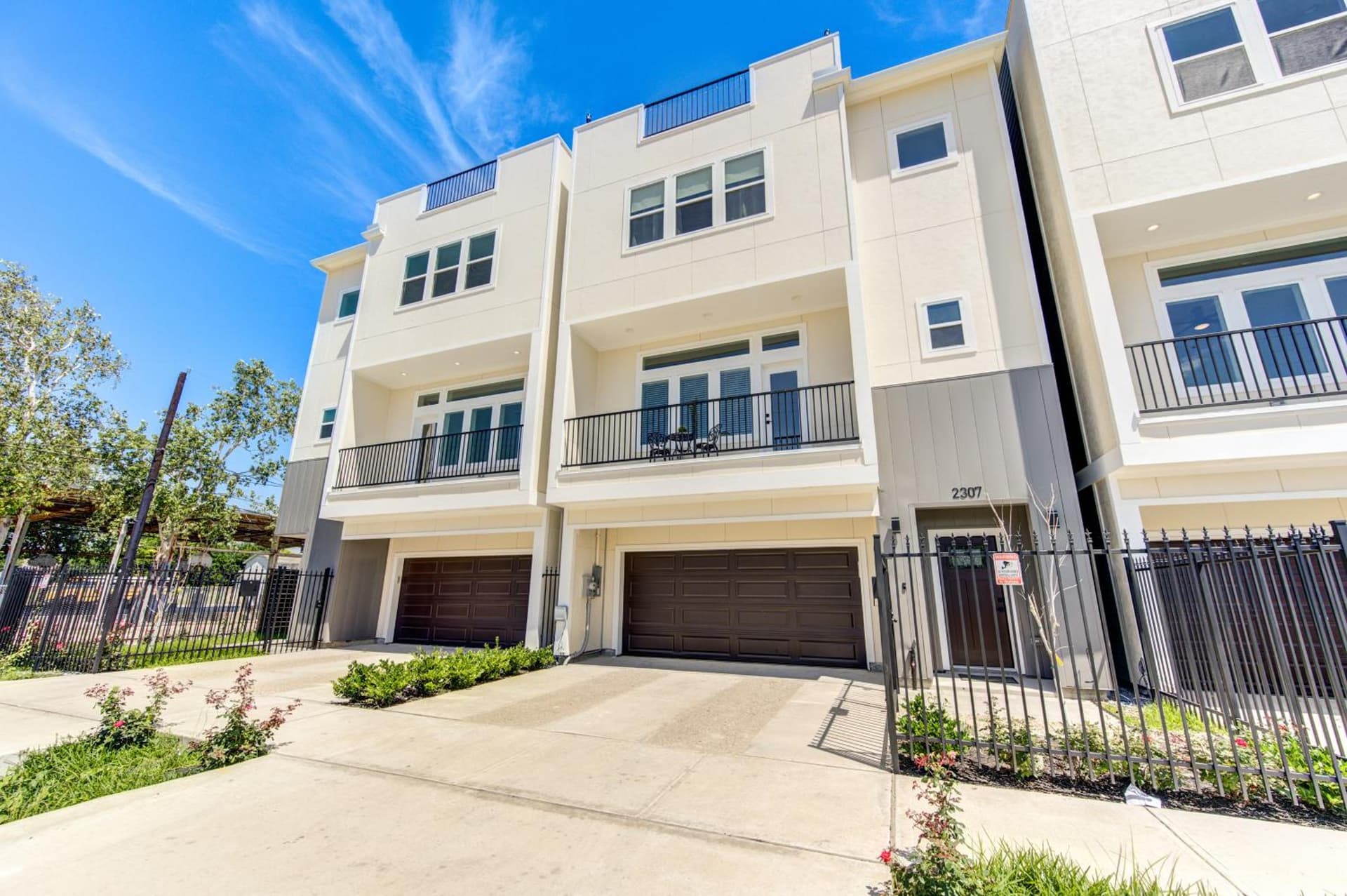 Exquisite House with rooftop in Houston featured exterior or lobby in Houston, TX — similar hotel