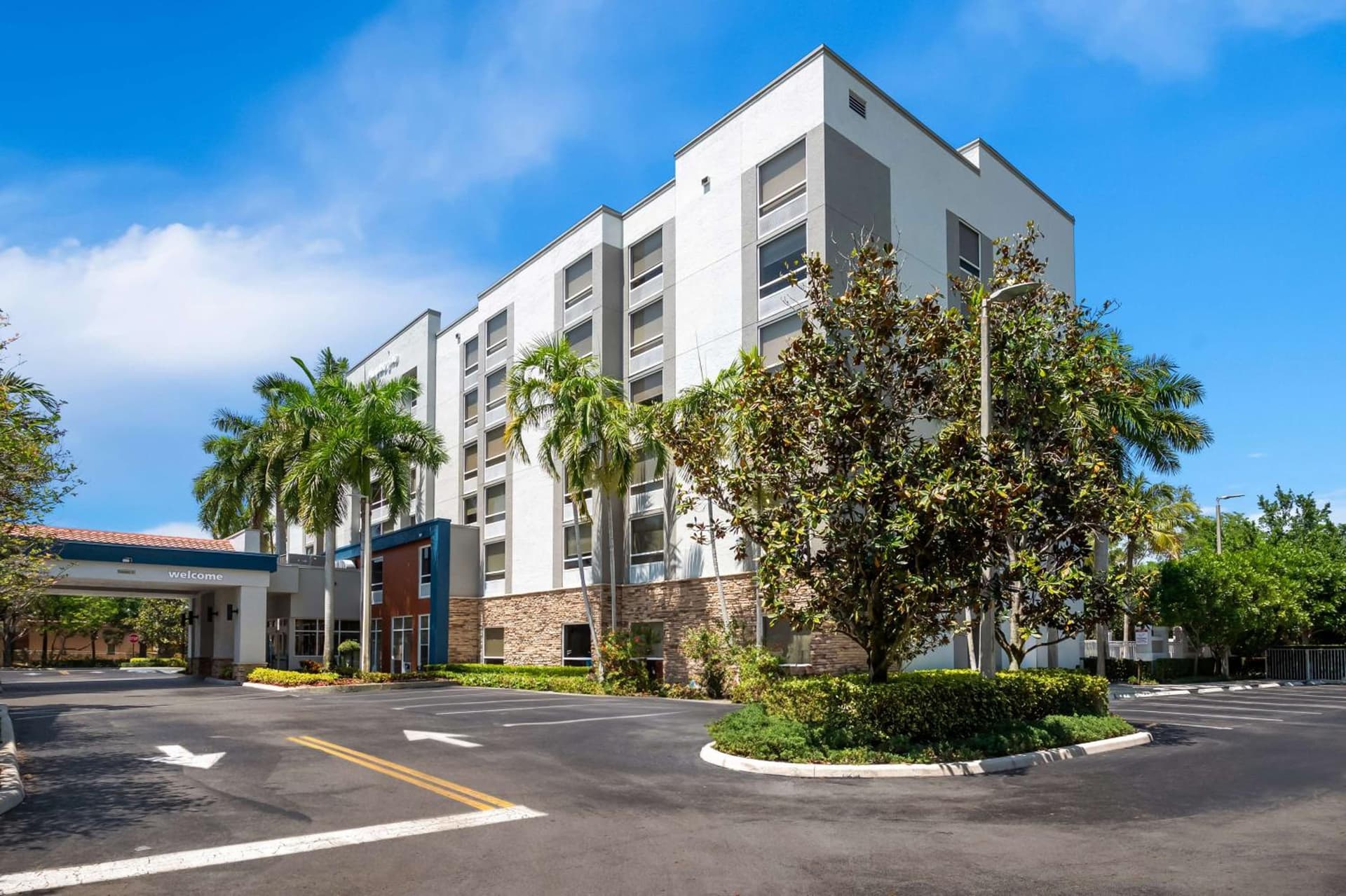 Hampton Inn Weston Fort Lauderdale featured exterior or lobby in Weston, FL — similar hotel