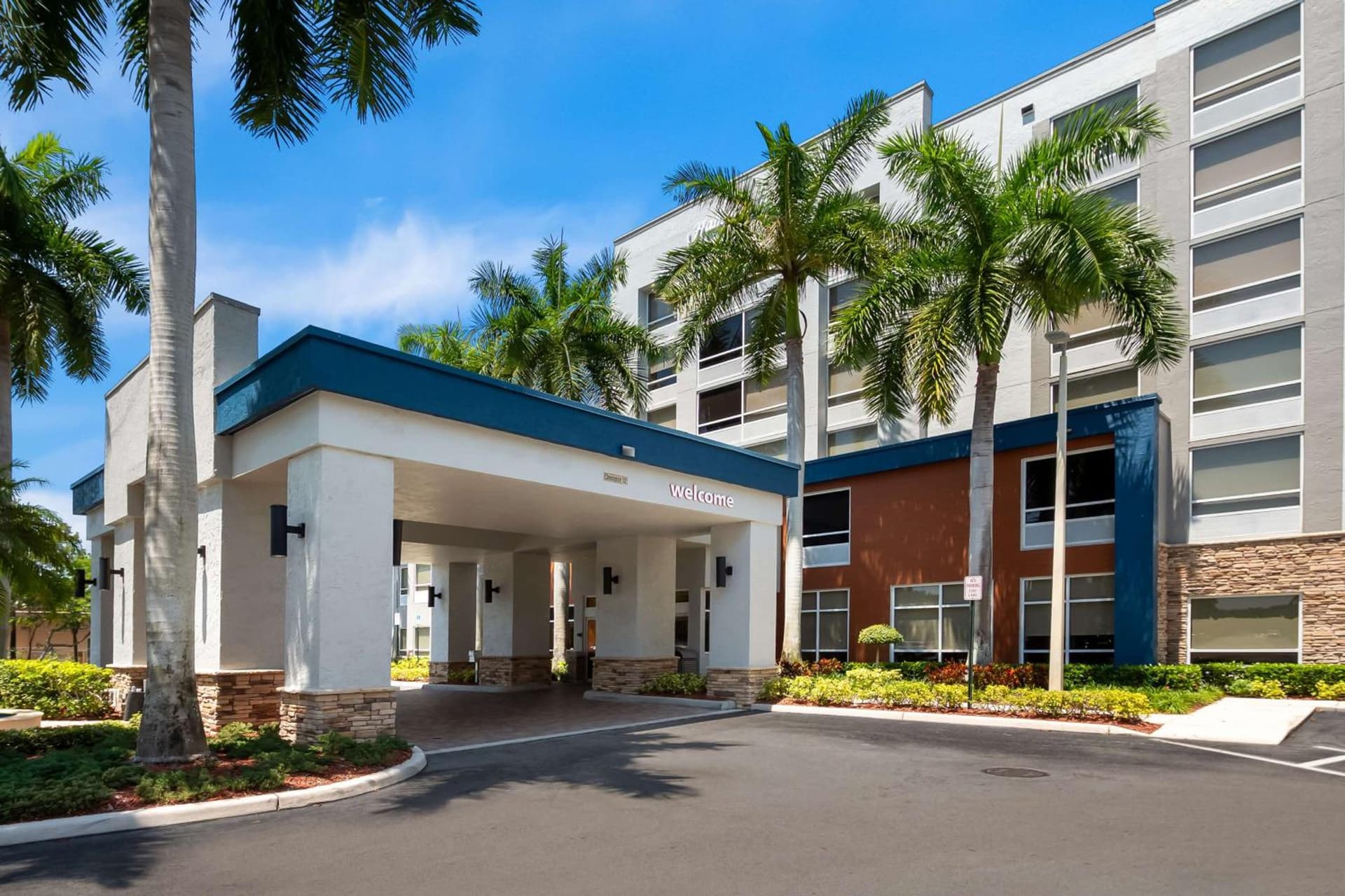 Hampton Inn Weston Fort Lauderdale interior in Weston, FL — gallery photo 2