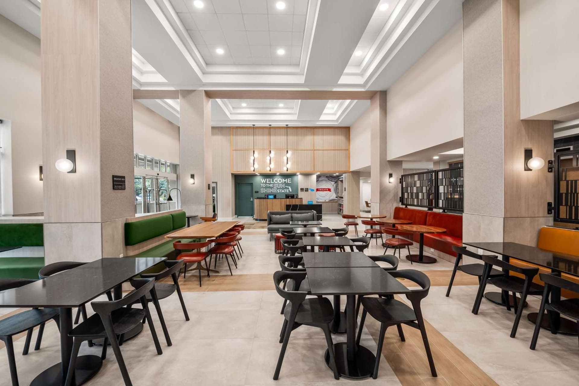 Hampton Inn & Suites Dallas Downtown lobby and breakfast area in Dallas, Texas