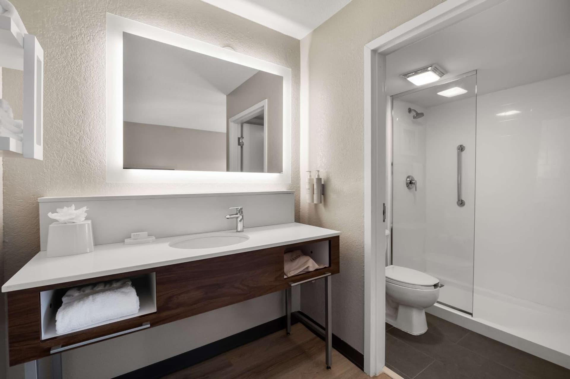 Hampton Inn & Suites Dallas Downtown property photo 13 of 33 in Dallas, Texas