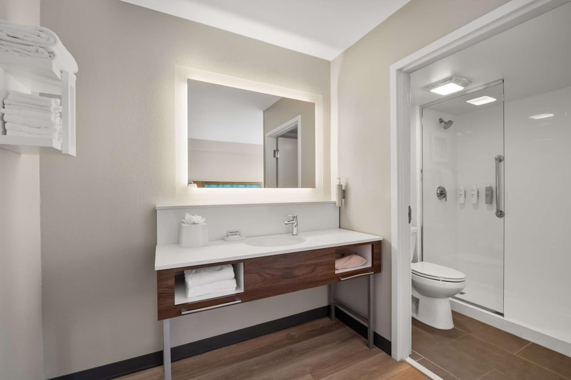 Hampton Inn & Suites Dallas Downtown property photo 8 of 33 in Dallas, Texas