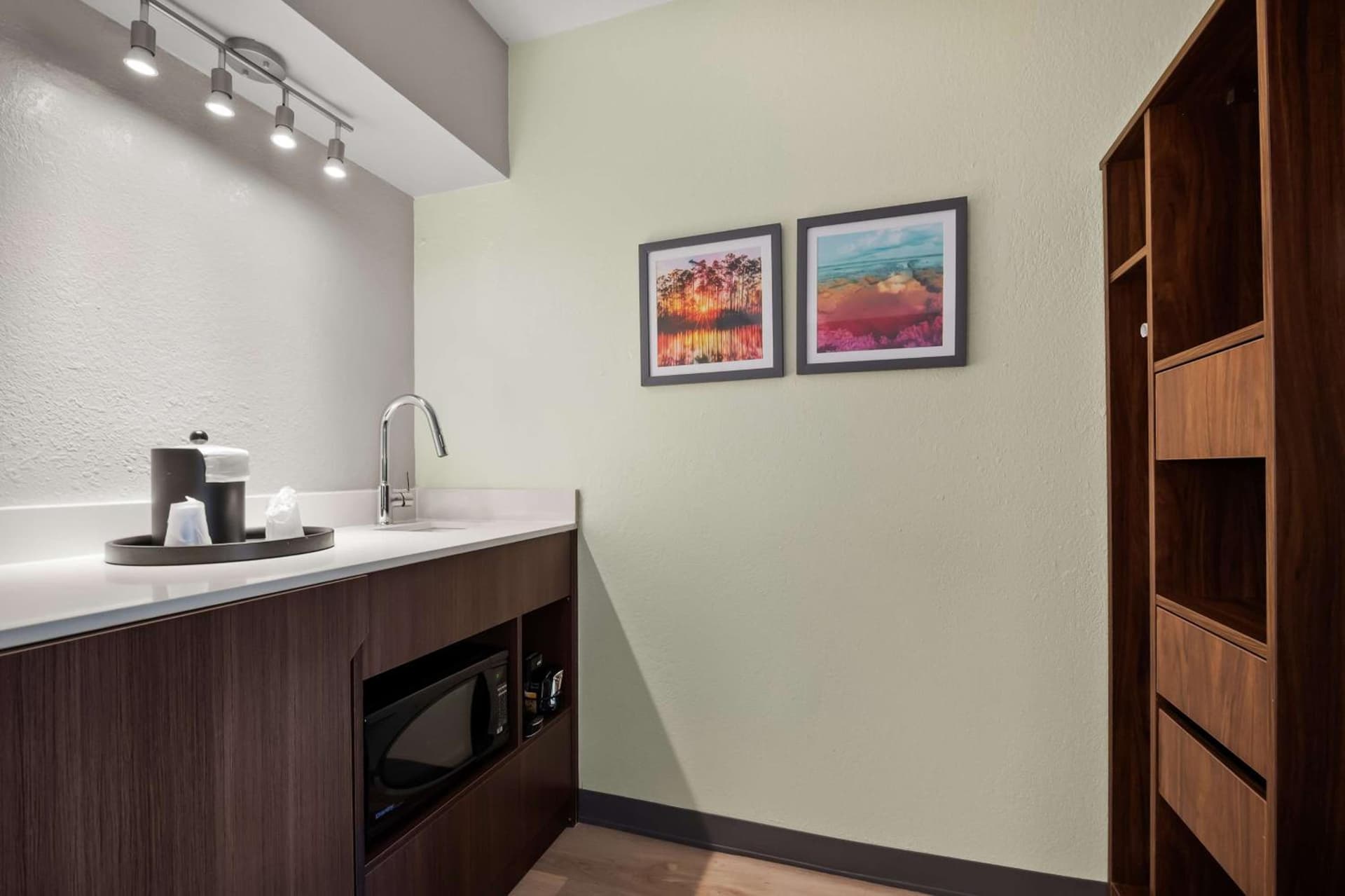 Hampton Inn & Suites Dallas Downtown indoor pool in Dallas, Texas
