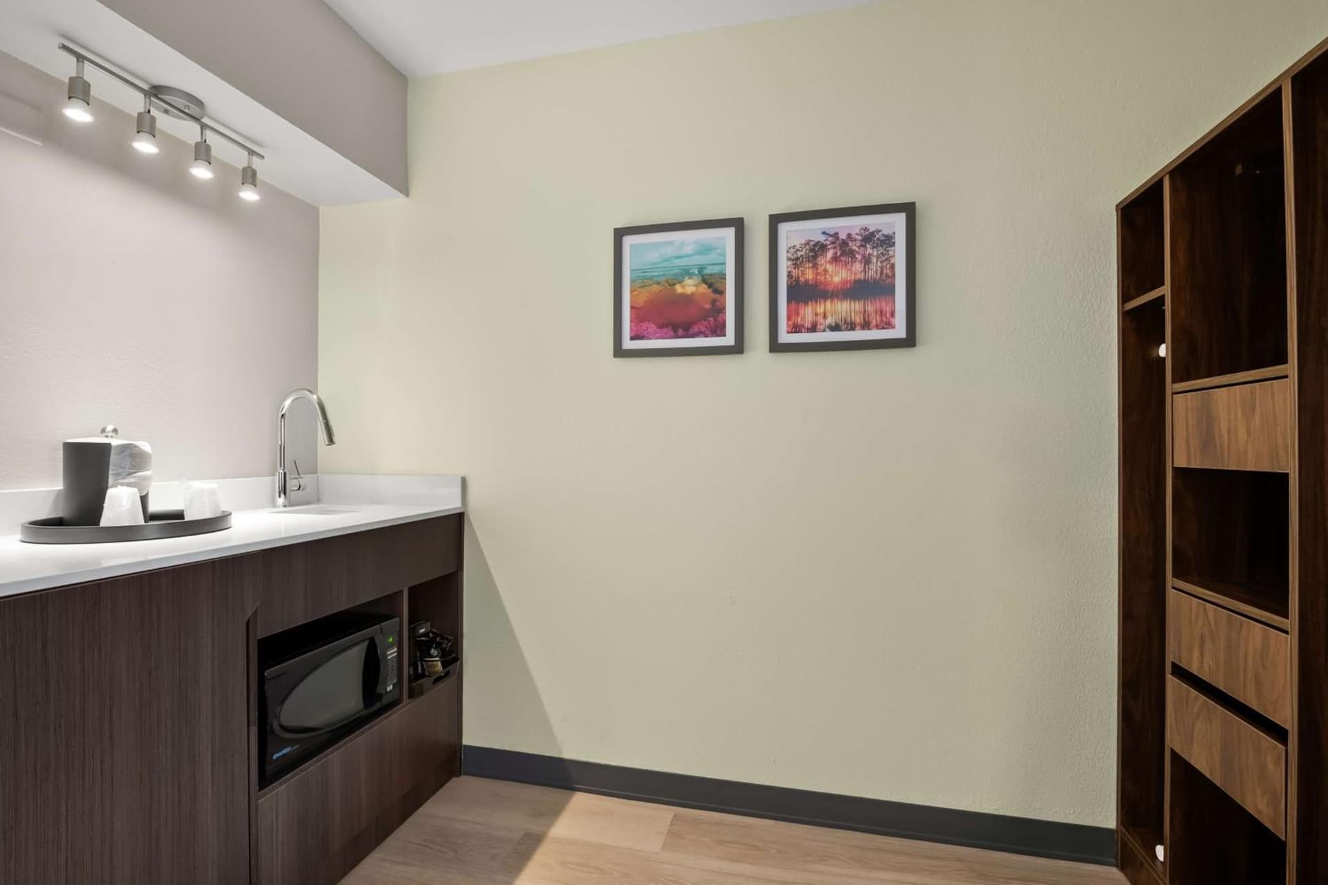 Hampton Inn & Suites Dallas Downtown property photo 14 of 33 in Dallas, Texas