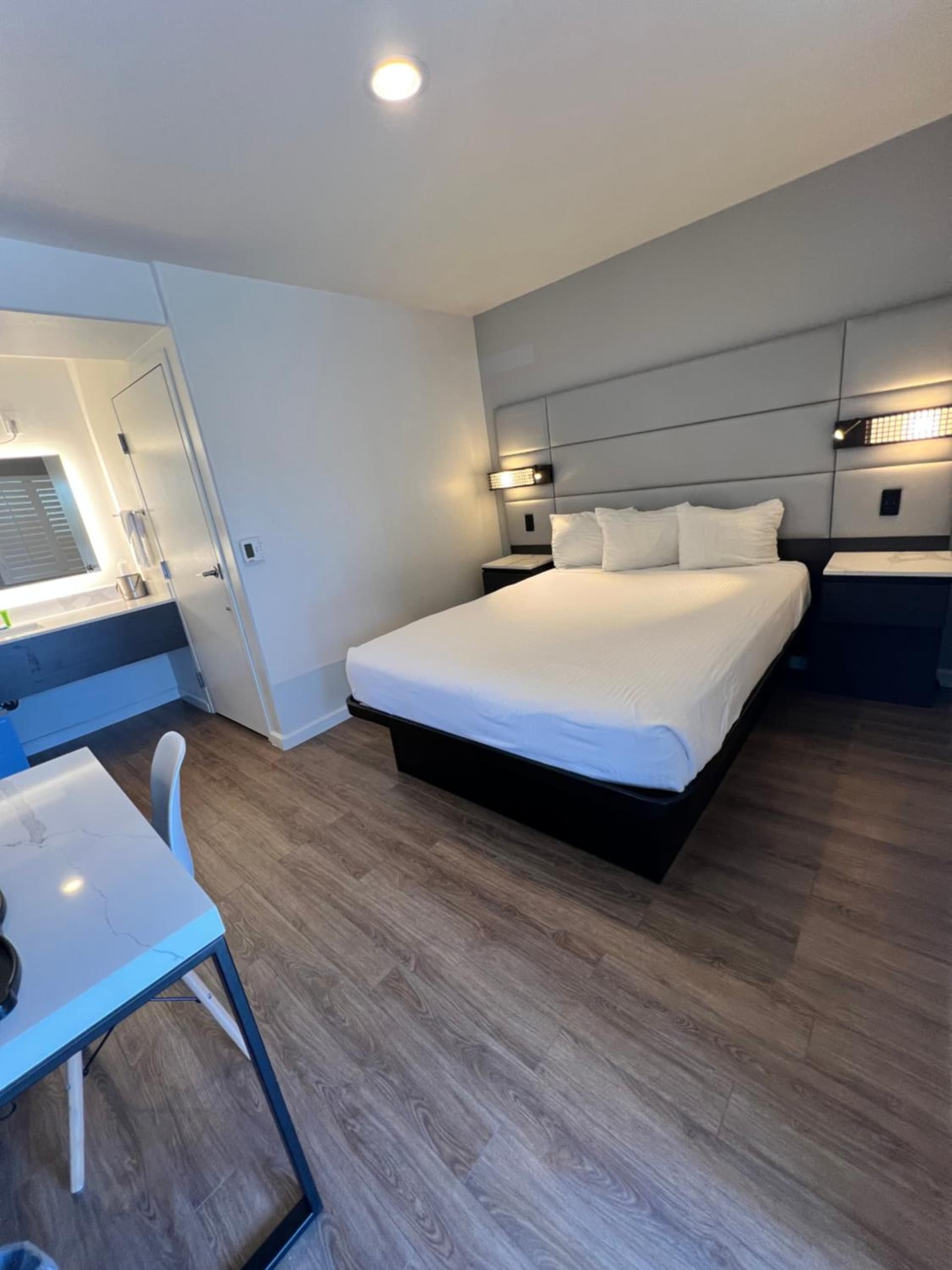 Signature Inn Santa Clara property views in Santa Clara, CA — gallery photo 3