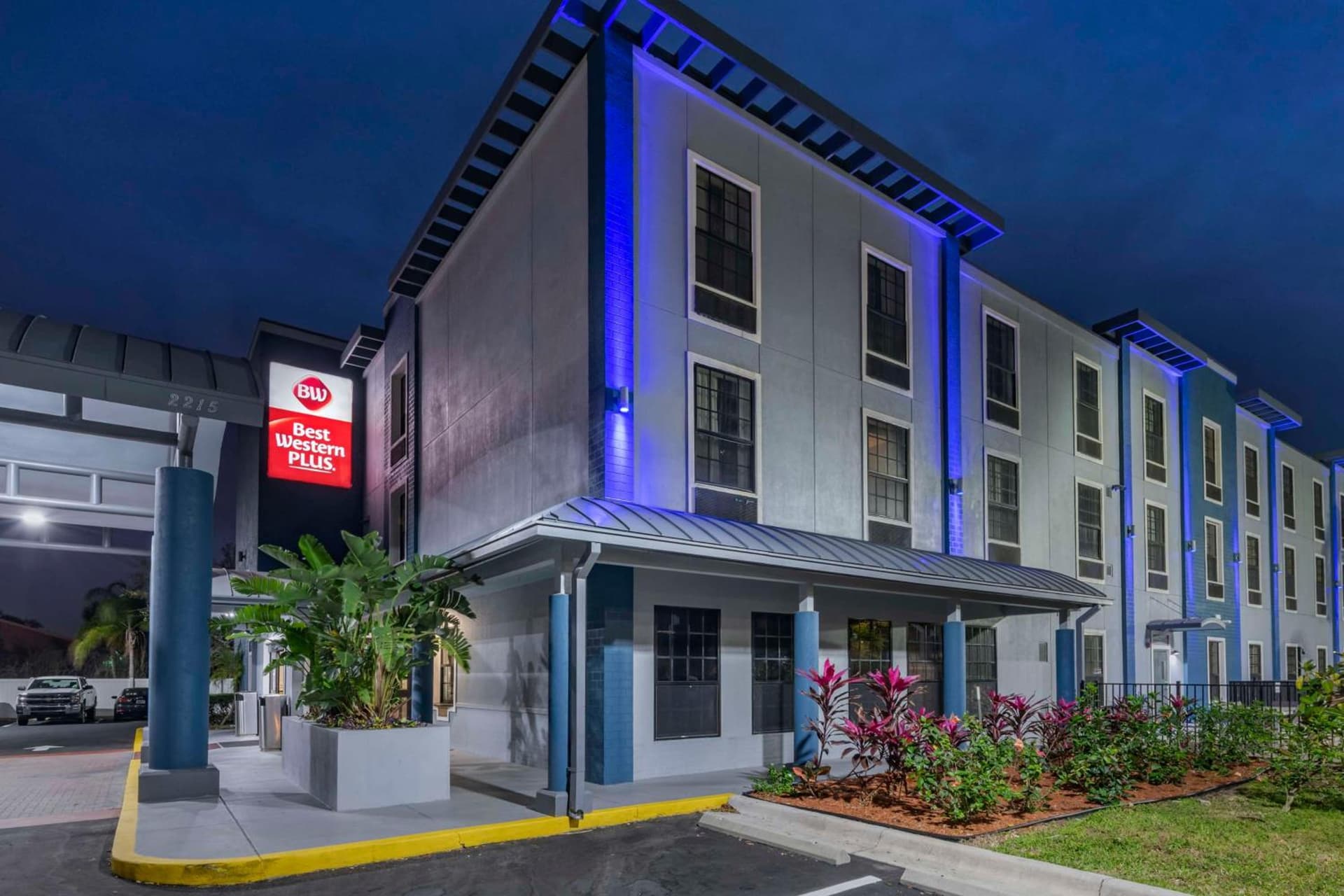 Best Western Plus Bradenton Gateway Hotel interior in Bradenton, FL — gallery photo 2