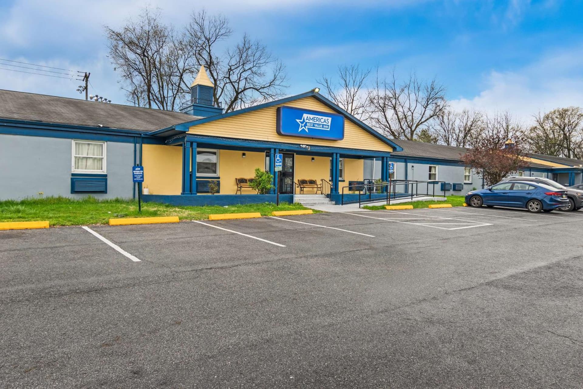 Americas Best Value Inn Carlisle interior in Carlisle, PA — gallery photo 2