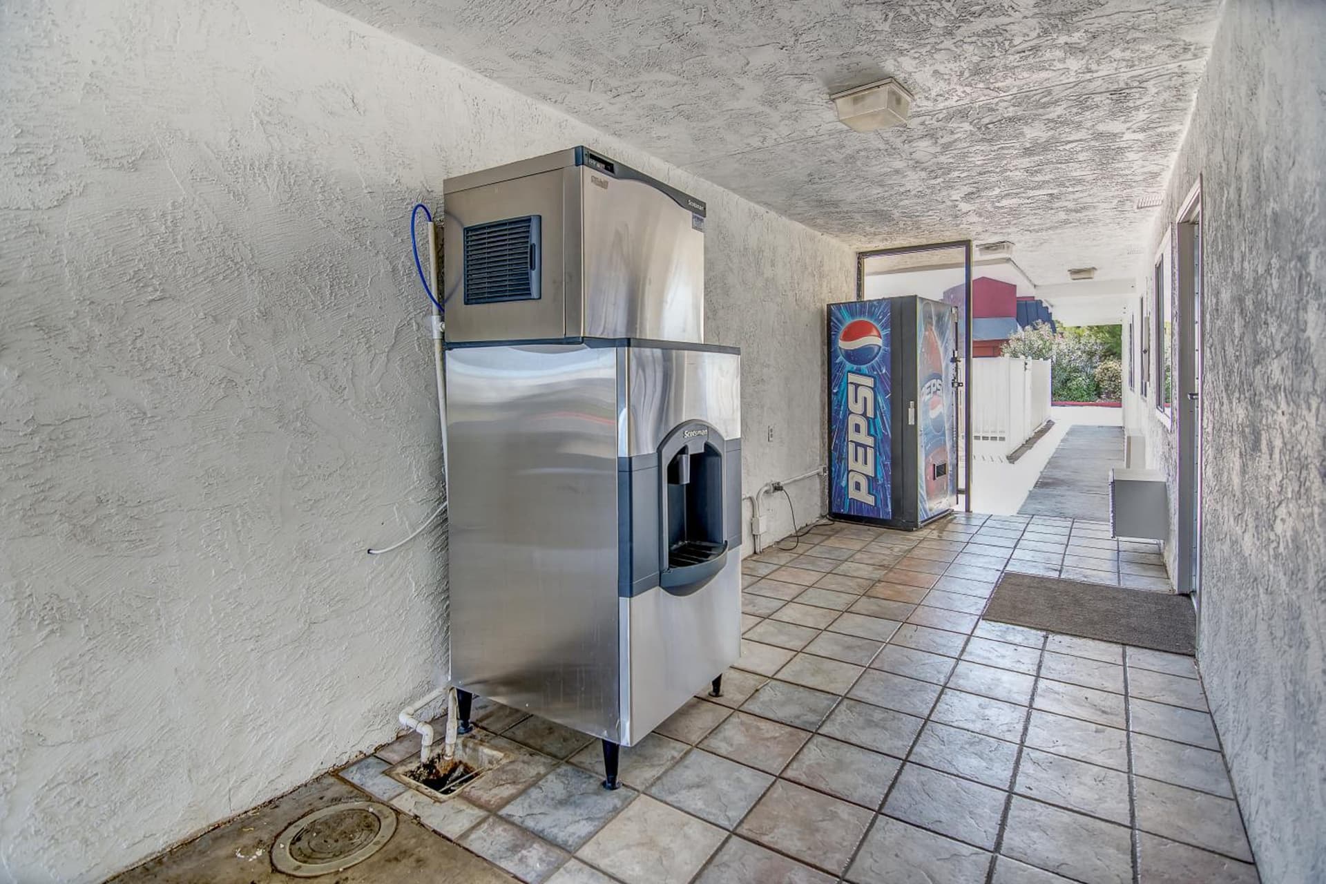Motel 6-Stockton, CA - Charter Way West gallery photo in Stockton, CA — image 53