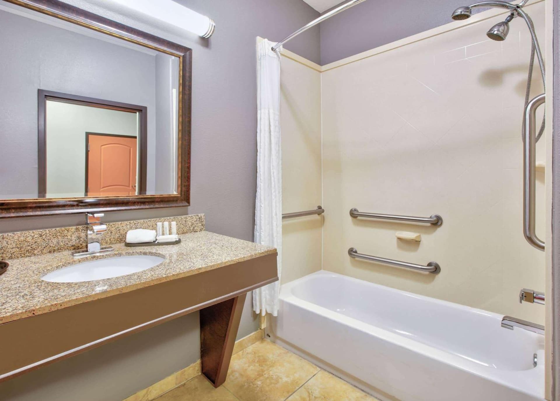 La Quinta Inn & Suites by Wyndham Little Rock - Bryant gallery photo in Bryant, AR — image 4