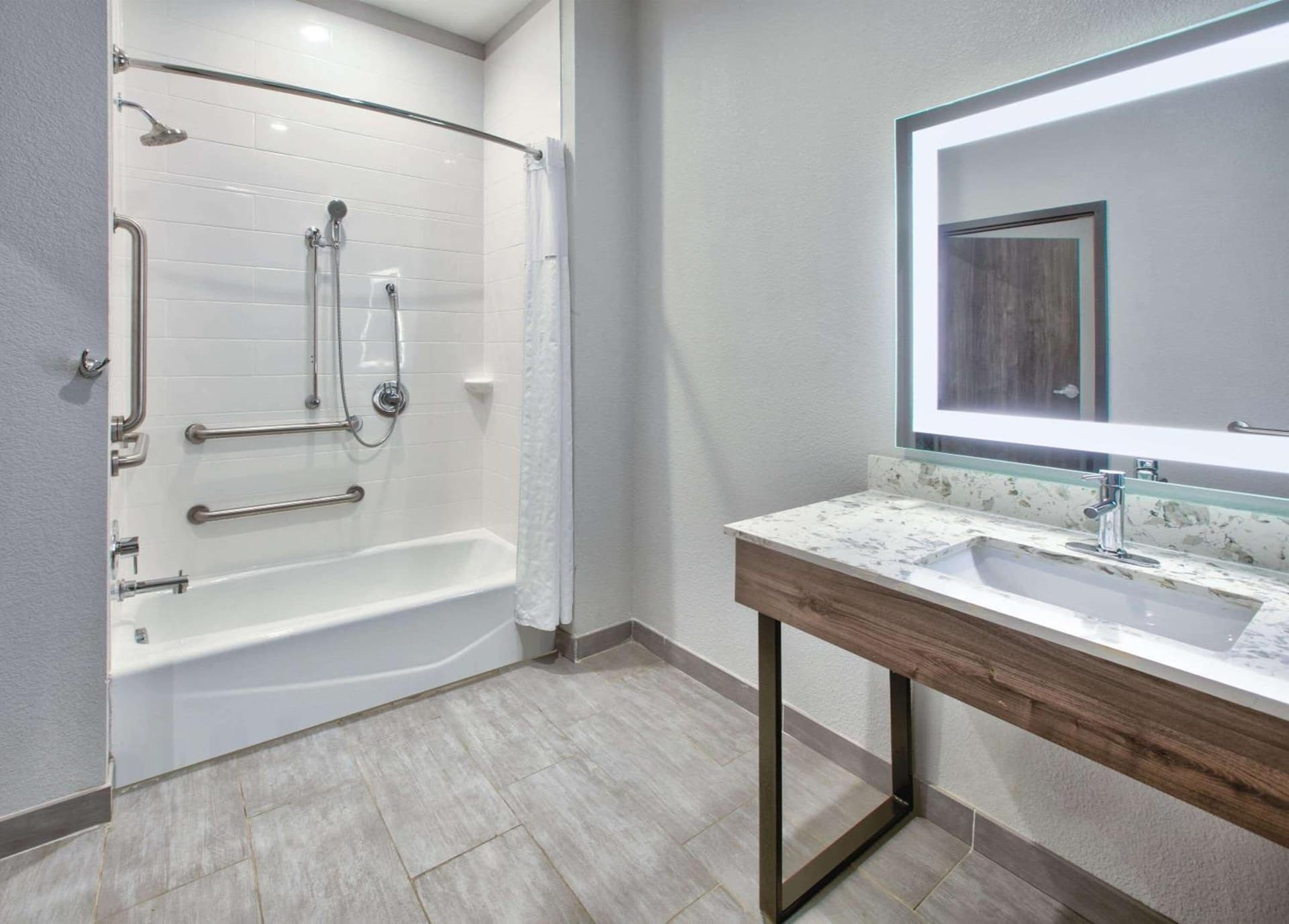 La Quinta Inn & Suites by Wyndham Dallas/Fairpark gallery photo in Dallas, TX — image 22