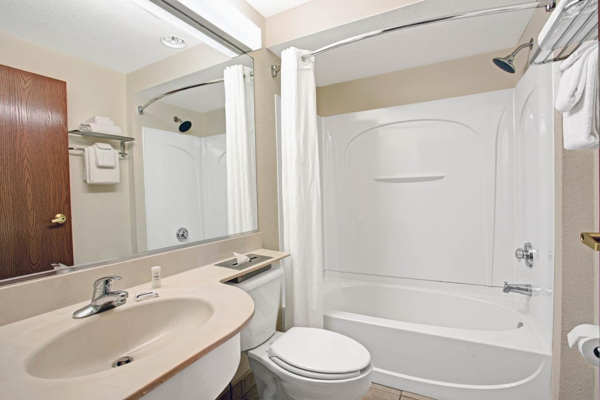 Microtel Inn and Suites by Wyndham - Lady Lake/ The Villages gallery photo in The Villages, FL — image 54