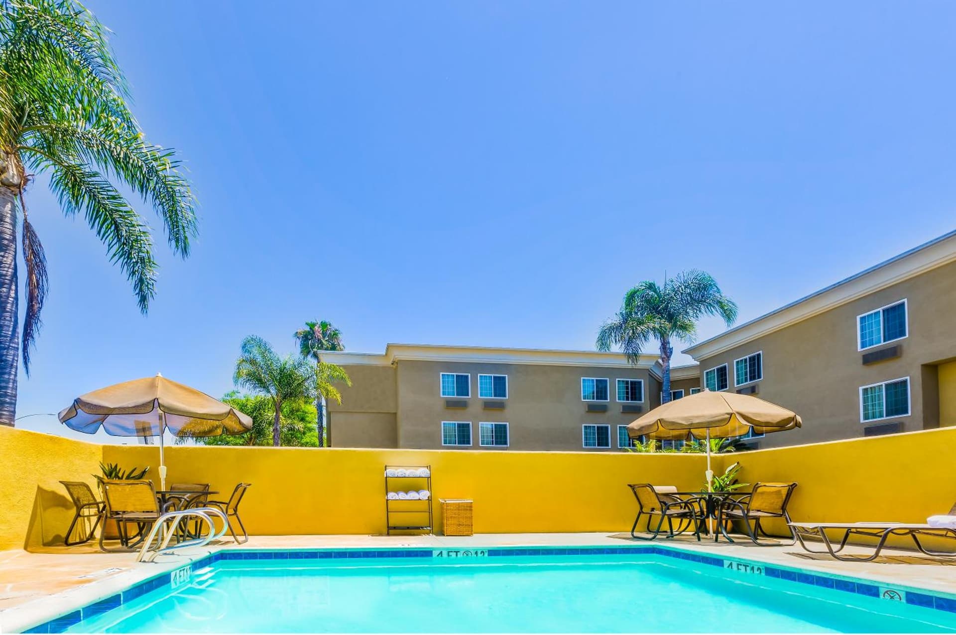 GreenTree Inn San Diego Mission Bay property views in San Diego, CA — gallery photo 3