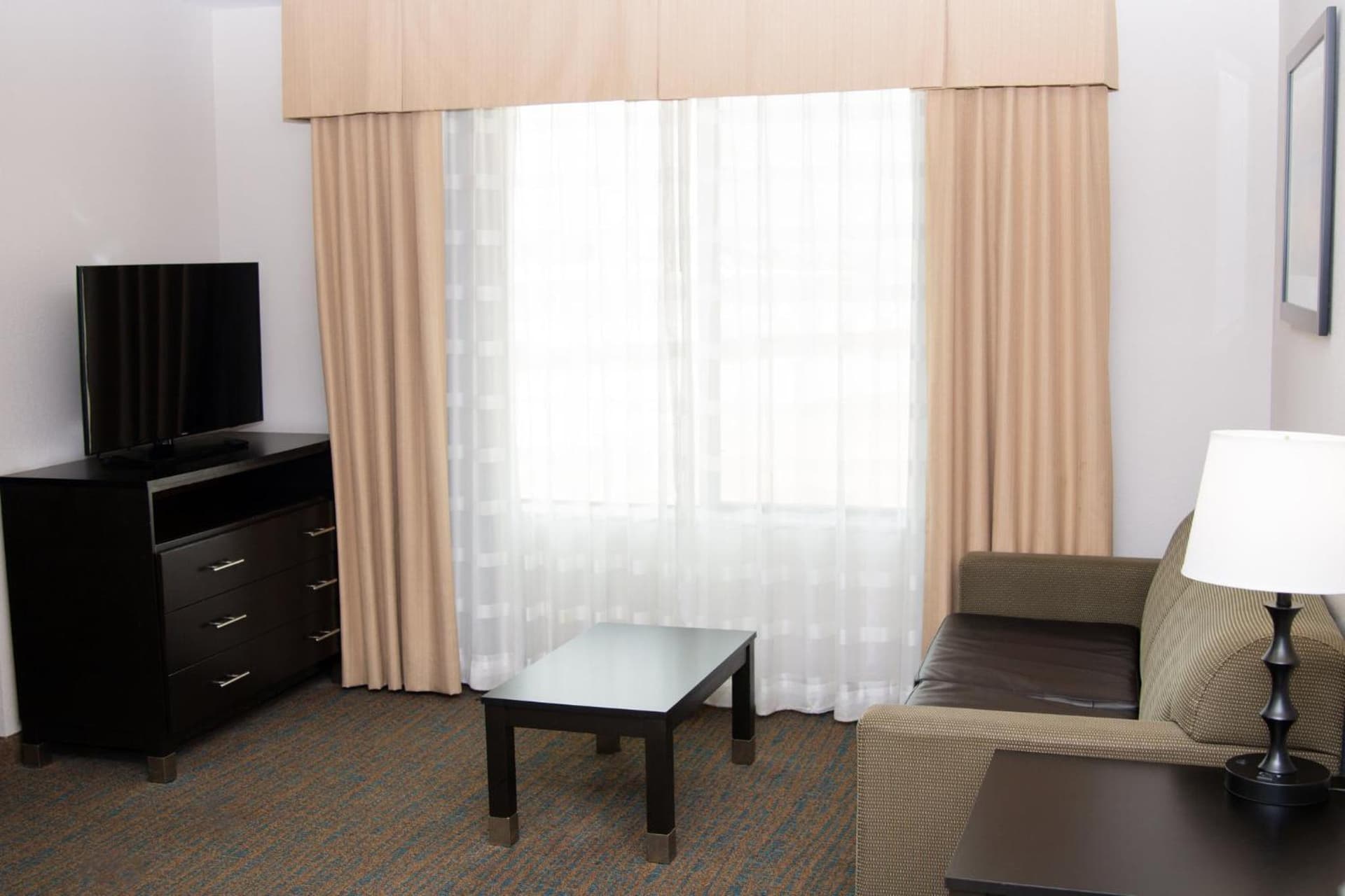Holiday Inn Express & Suites Bakersfield Airport by IHG gallery photo in Bakersfield, CA — image 33