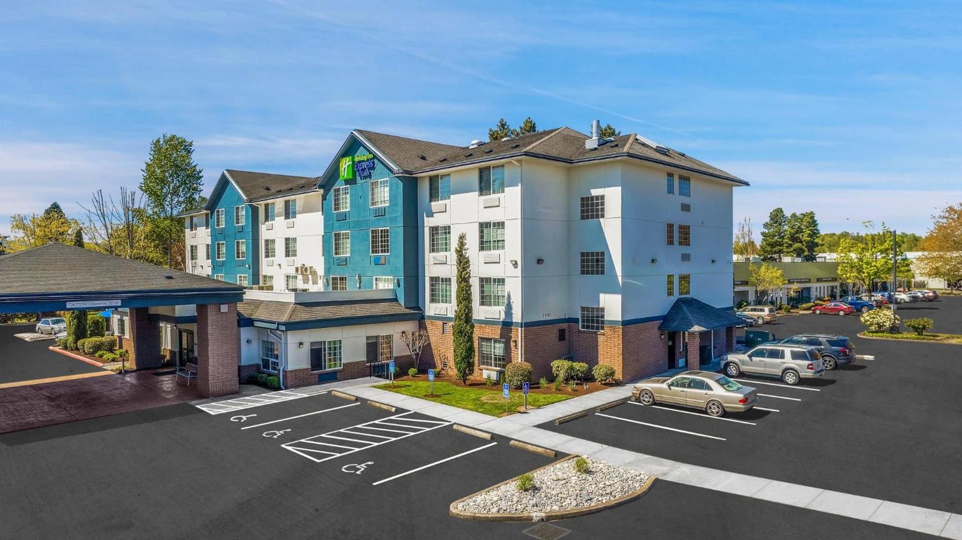Holiday Inn Express Hotel & Suites Portland - Jantzen Beach by IHG featured exterior or lobby in Portland, OR — similar hotel