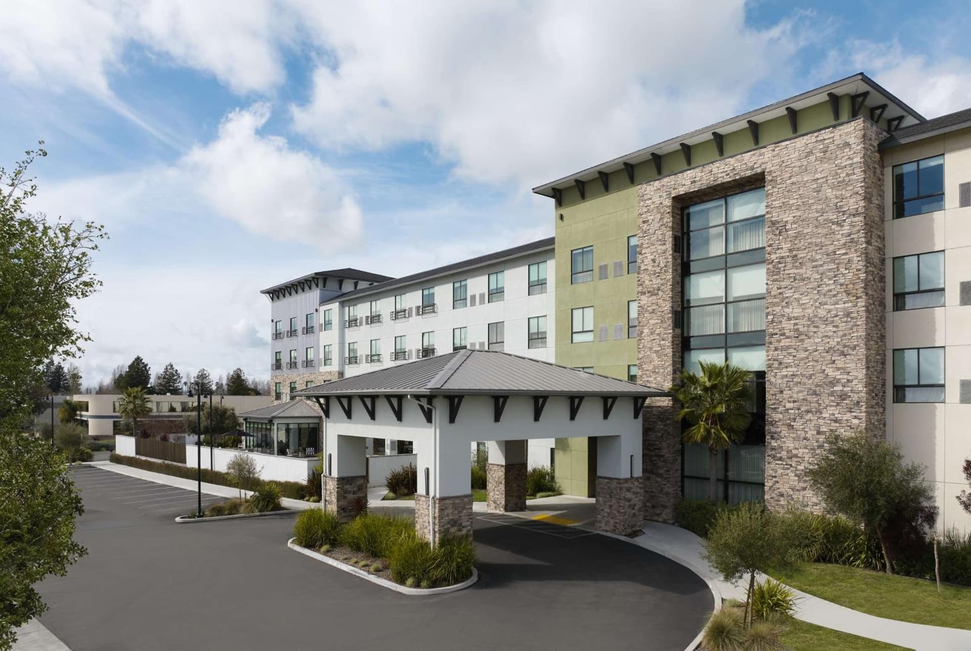 Hotel Centro Sonoma Wine Country, Tapestry Collection Hilton — hotel in Rohnert Park, California