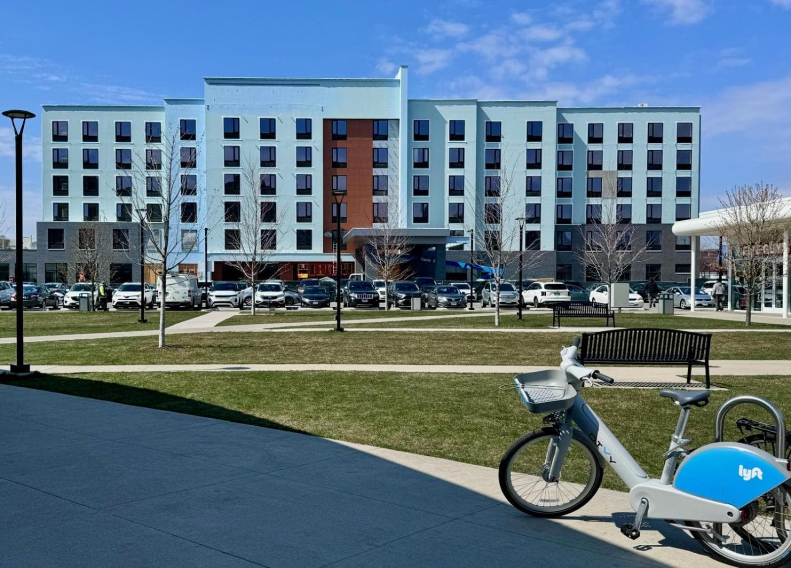Hampton Inn & Suites Chicago Medical District Uic featured exterior or lobby in Chicago, IL — similar hotel