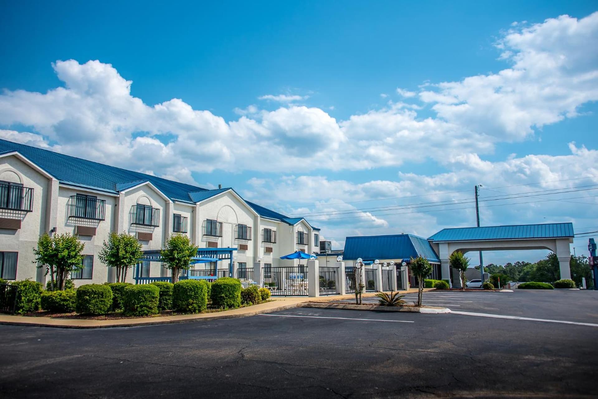 Days Inn by Wyndham Troy property views in Troy, AL — gallery photo 3