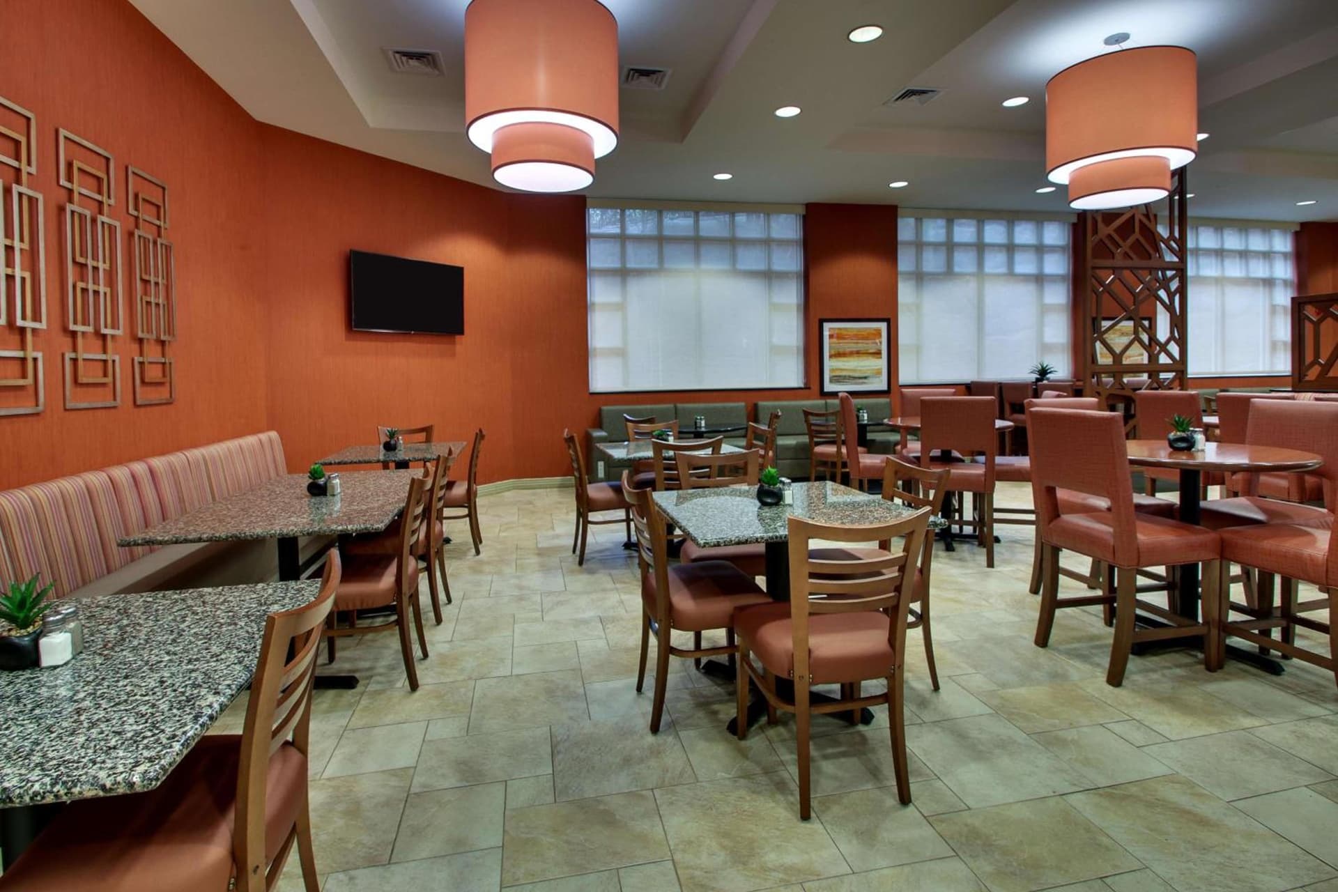 Drury Inn & Suites Charlotte Northlake gallery photo in Charlotte, NC — image 42