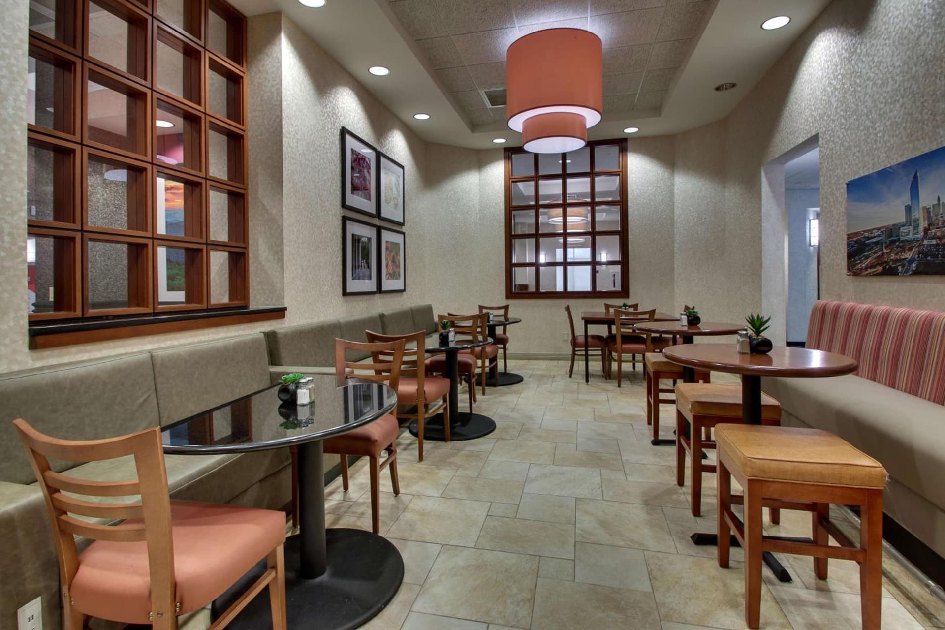 Drury Inn & Suites Charlotte Northlake gallery photo in Charlotte, NC — image 51