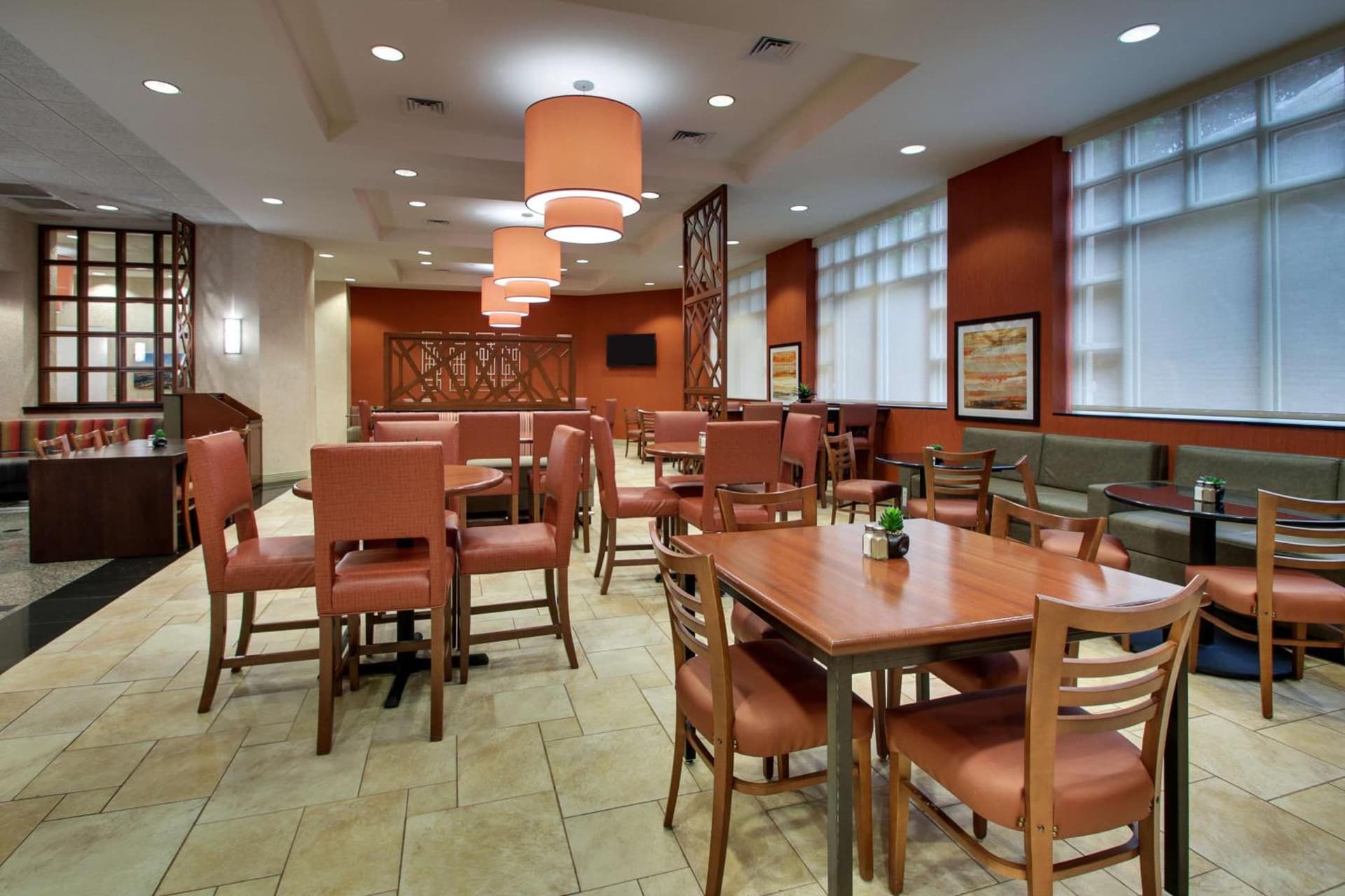 Drury Inn & Suites Charlotte Northlake gallery photo in Charlotte, NC — image 59