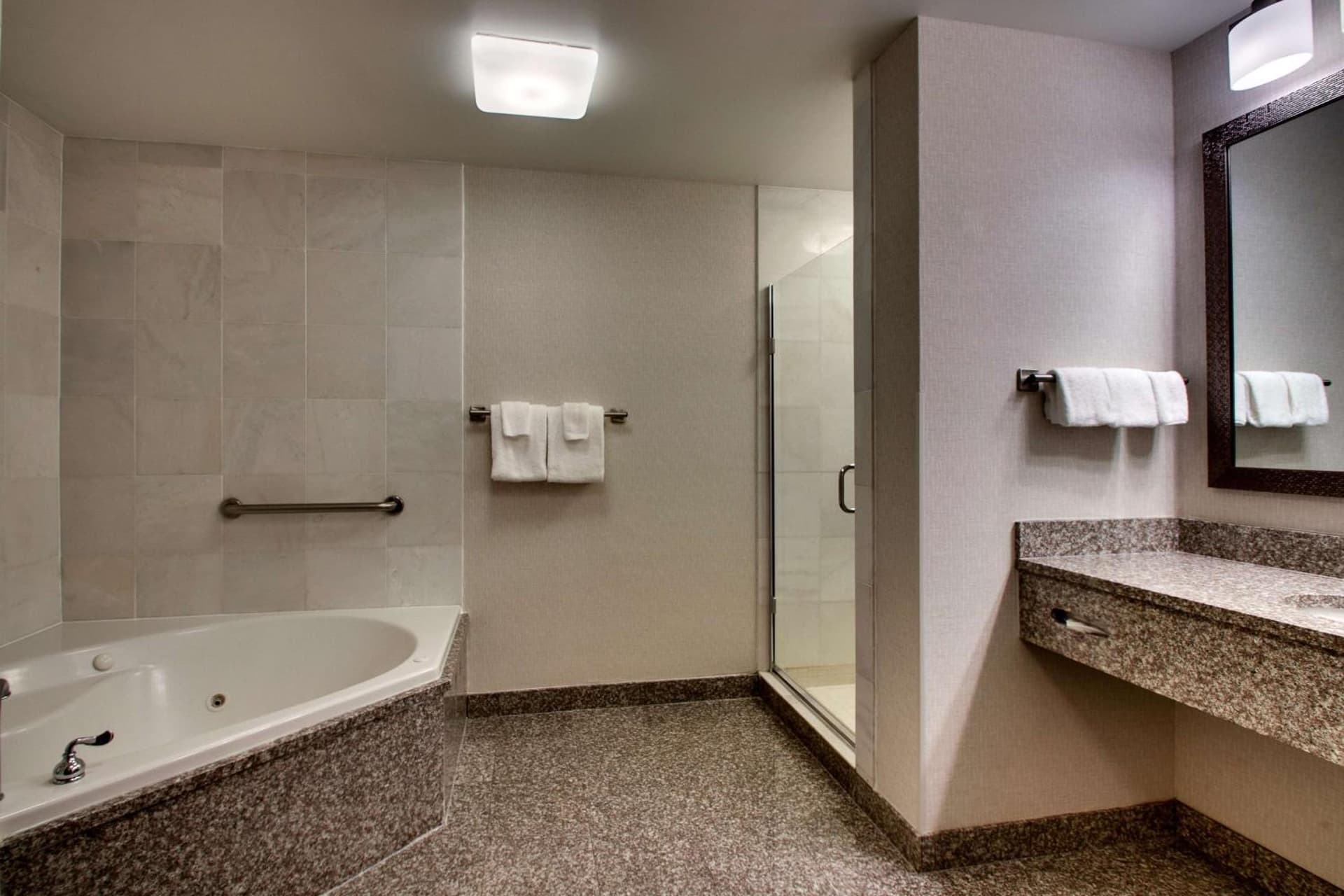 Drury Inn & Suites Charlotte Northlake gallery photo in Charlotte, NC — image 32