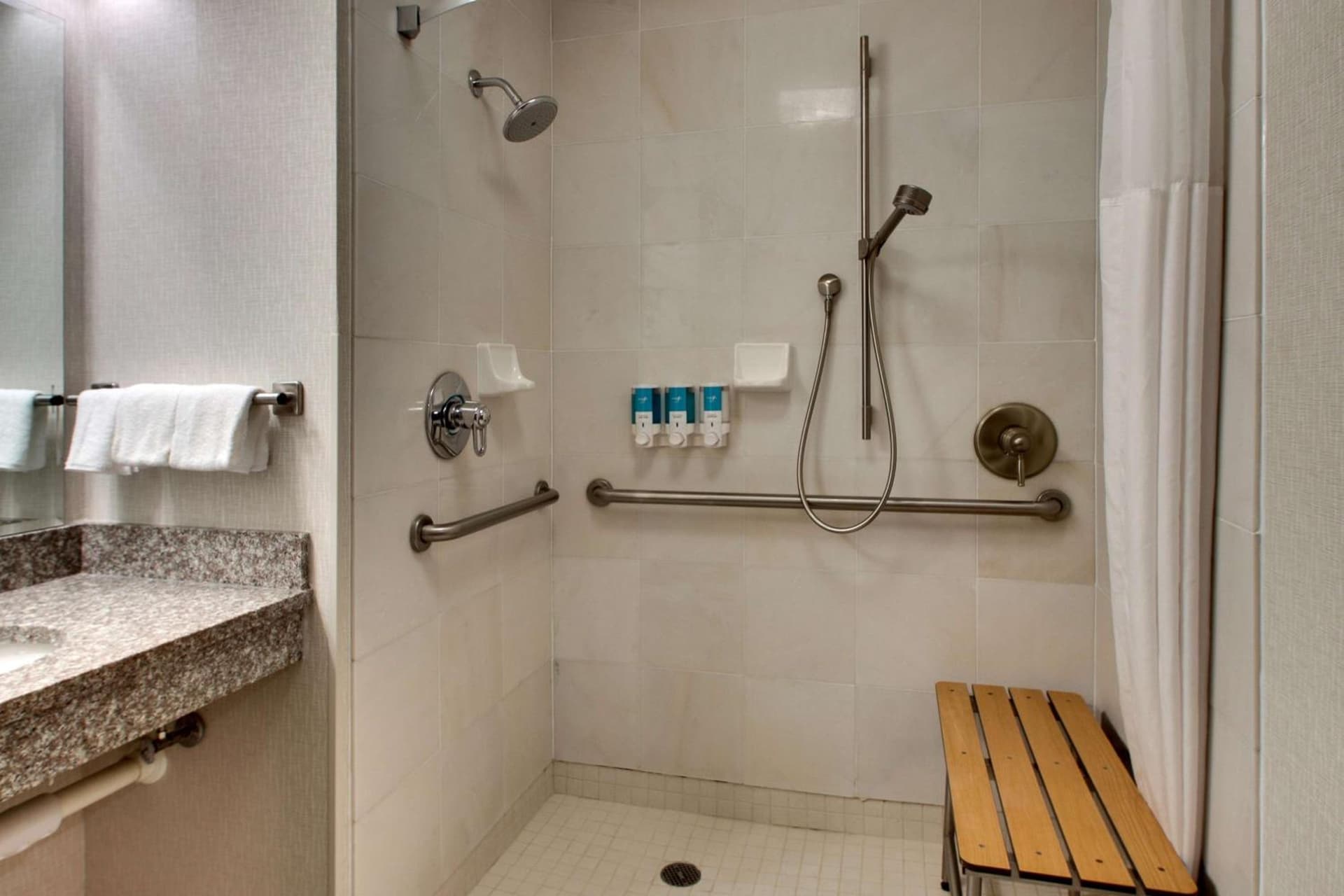 Drury Inn & Suites Charlotte Northlake gallery photo in Charlotte, NC — image 15