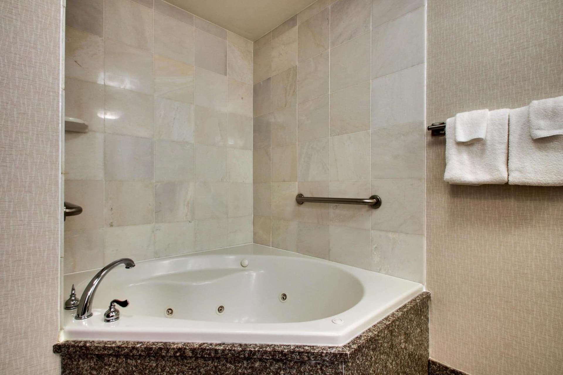 Drury Inn & Suites Charlotte Northlake gallery photo in Charlotte, NC — image 57