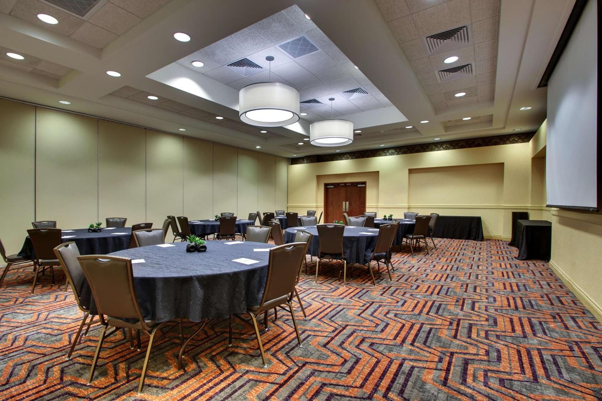 Drury Inn & Suites Charlotte Northlake gallery photo in Charlotte, NC — image 22