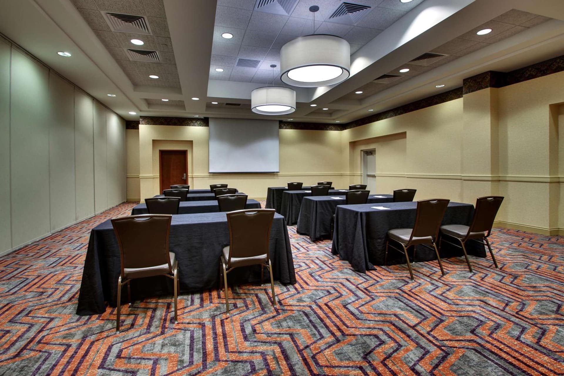 Drury Inn & Suites Charlotte Northlake gallery photo in Charlotte, NC — image 69