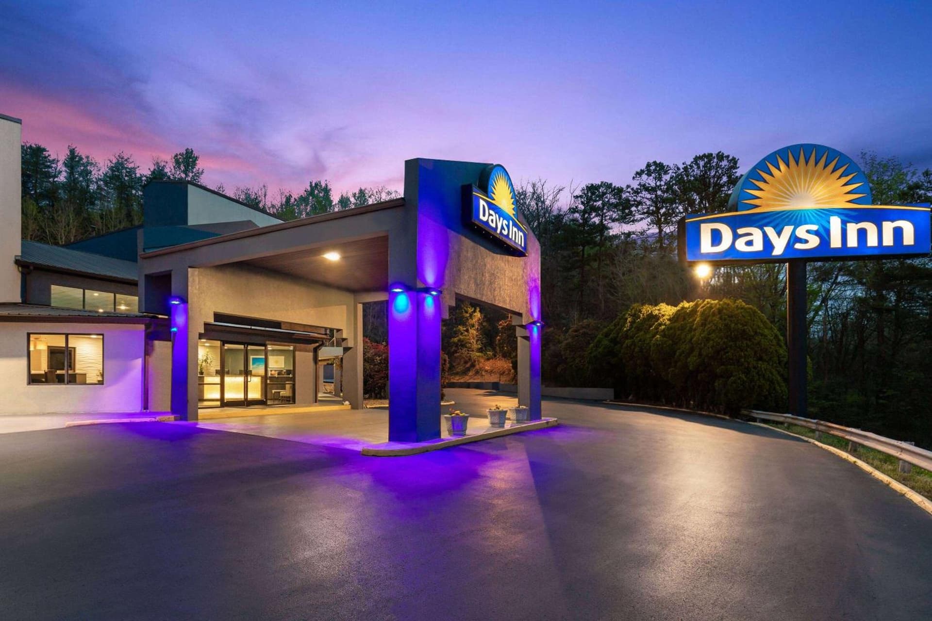 Days Inn by Wyndham Chattanooga Lookout Mountain West property views in Chattanooga, TN — gallery photo 3