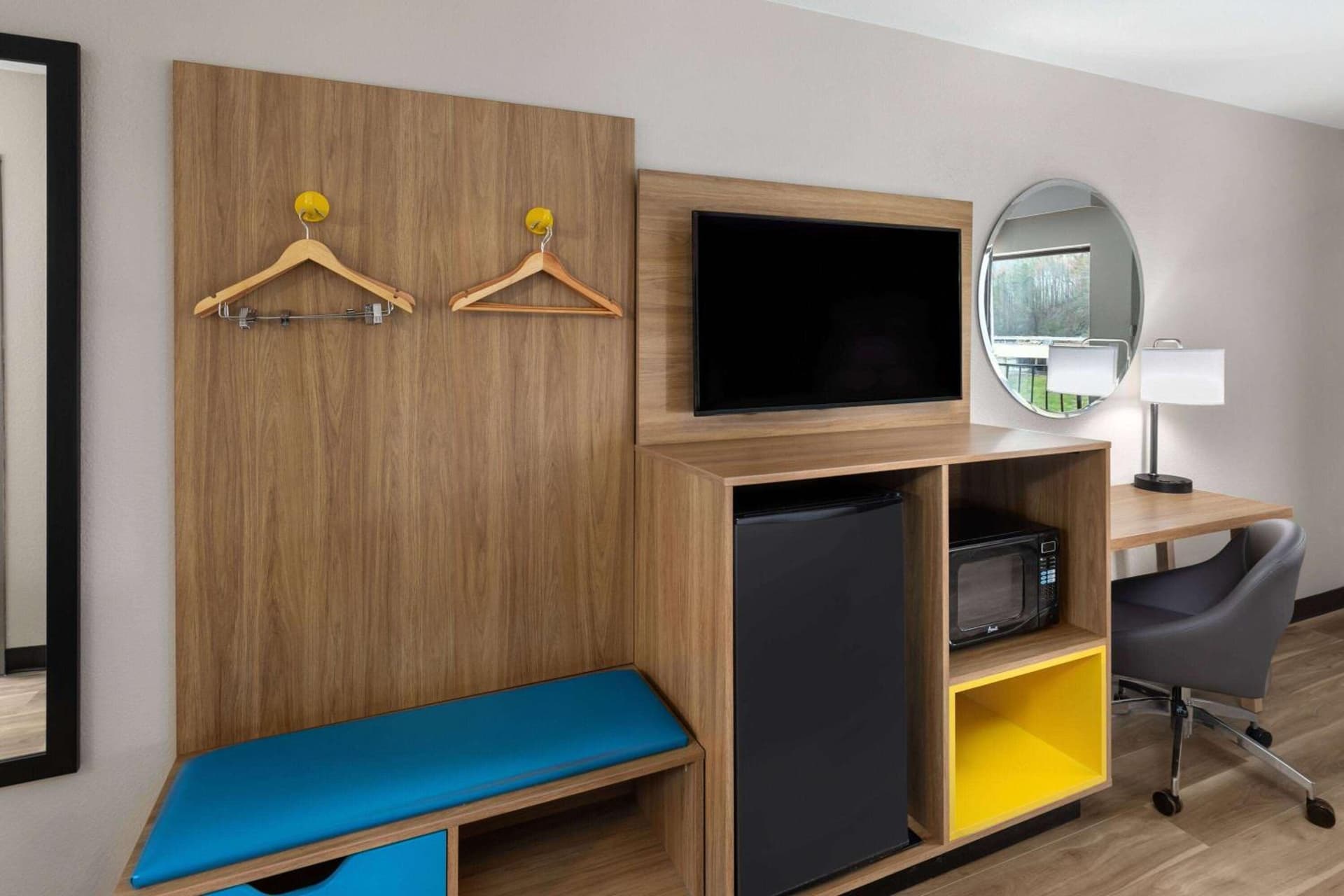 Days Inn by Wyndham Chattanooga Lookout Mountain West interior in Chattanooga, TN — gallery photo 2