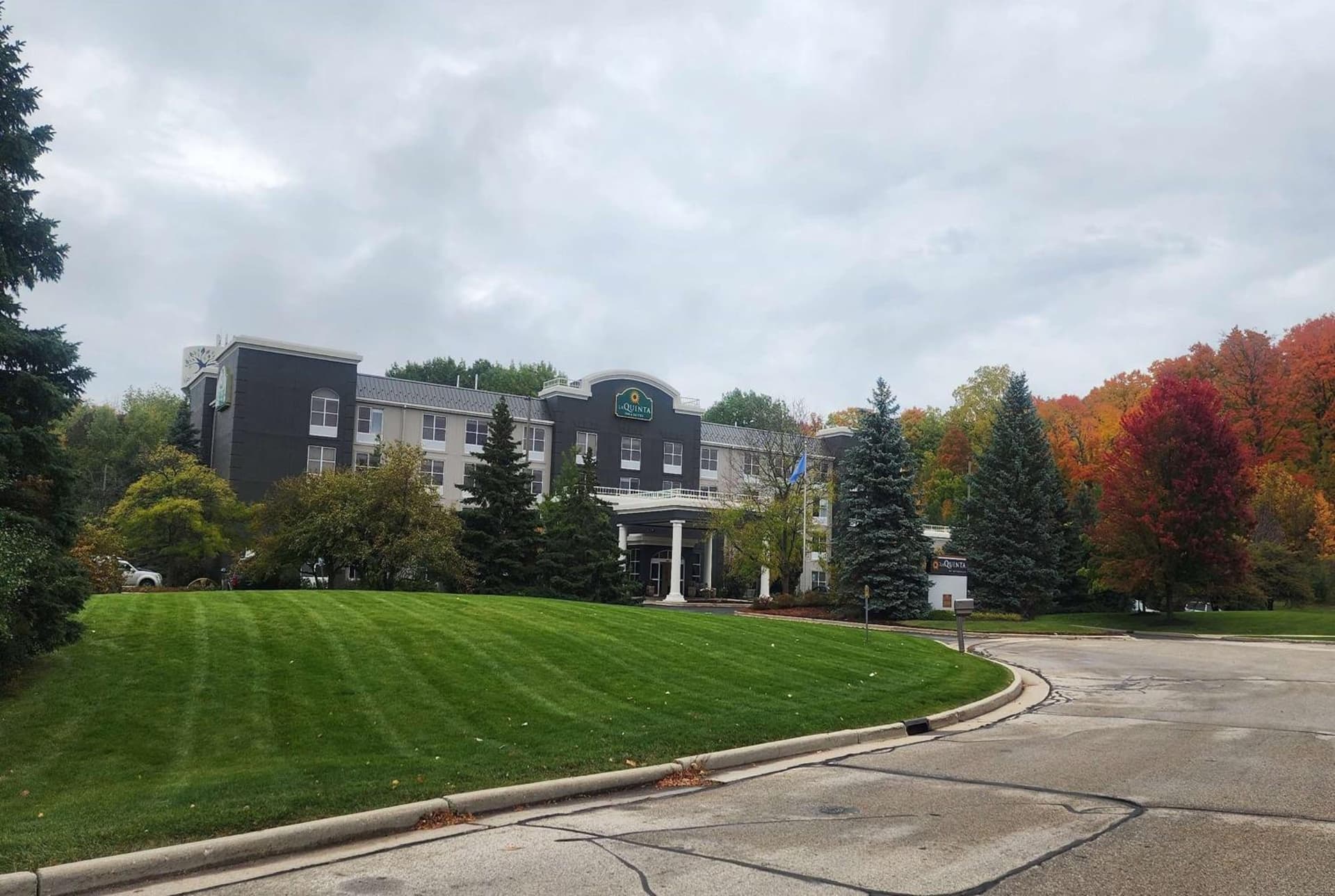 La Quinta by Wyndham Milwaukee SW New Berlin property views in New Berlin, WI — gallery photo 3