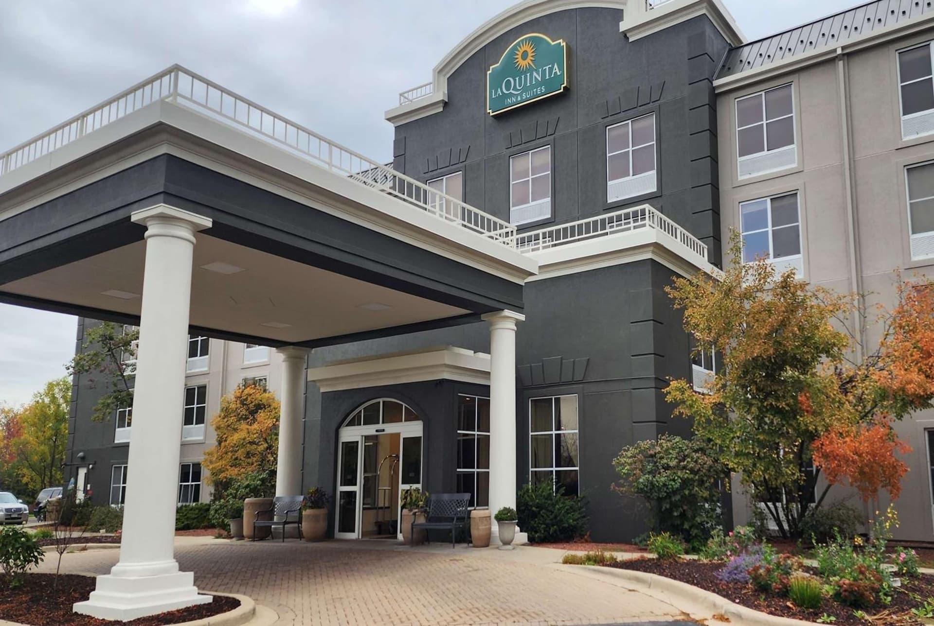 La Quinta by Wyndham Milwaukee SW New Berlin featured exterior or lobby in New Berlin, WI — similar hotel