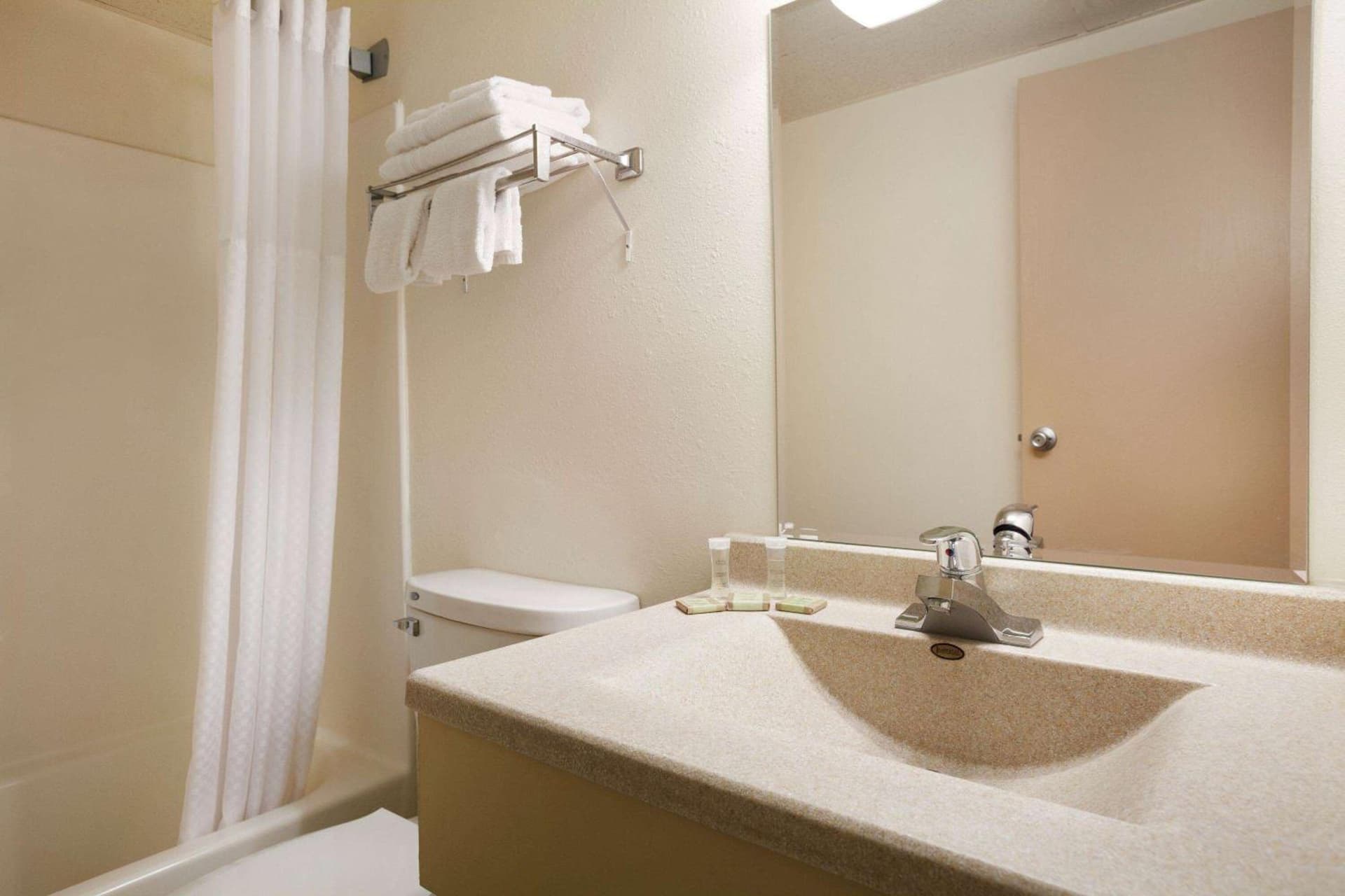 Super 8 by Wyndham Williston ND property views in Williston, ND — gallery photo 3