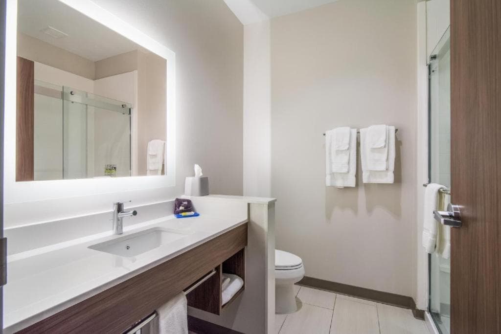 Holiday Inn Express & Suites - Asheboro by IHG interior in Asheboro, NC — gallery photo 2