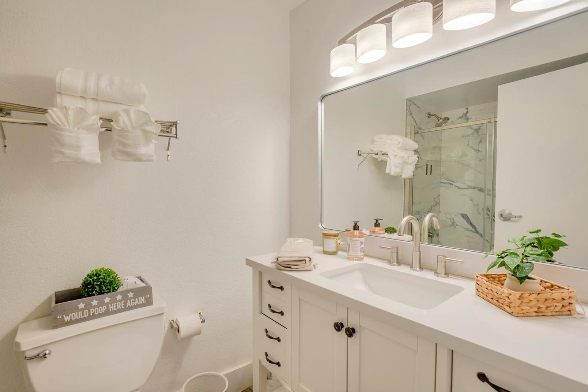 TAMPA BAY, BEACH step away, WIFI, FREE PARKING,POOLS, JACUZZI gallery photo in Ruskin, FL — image 20