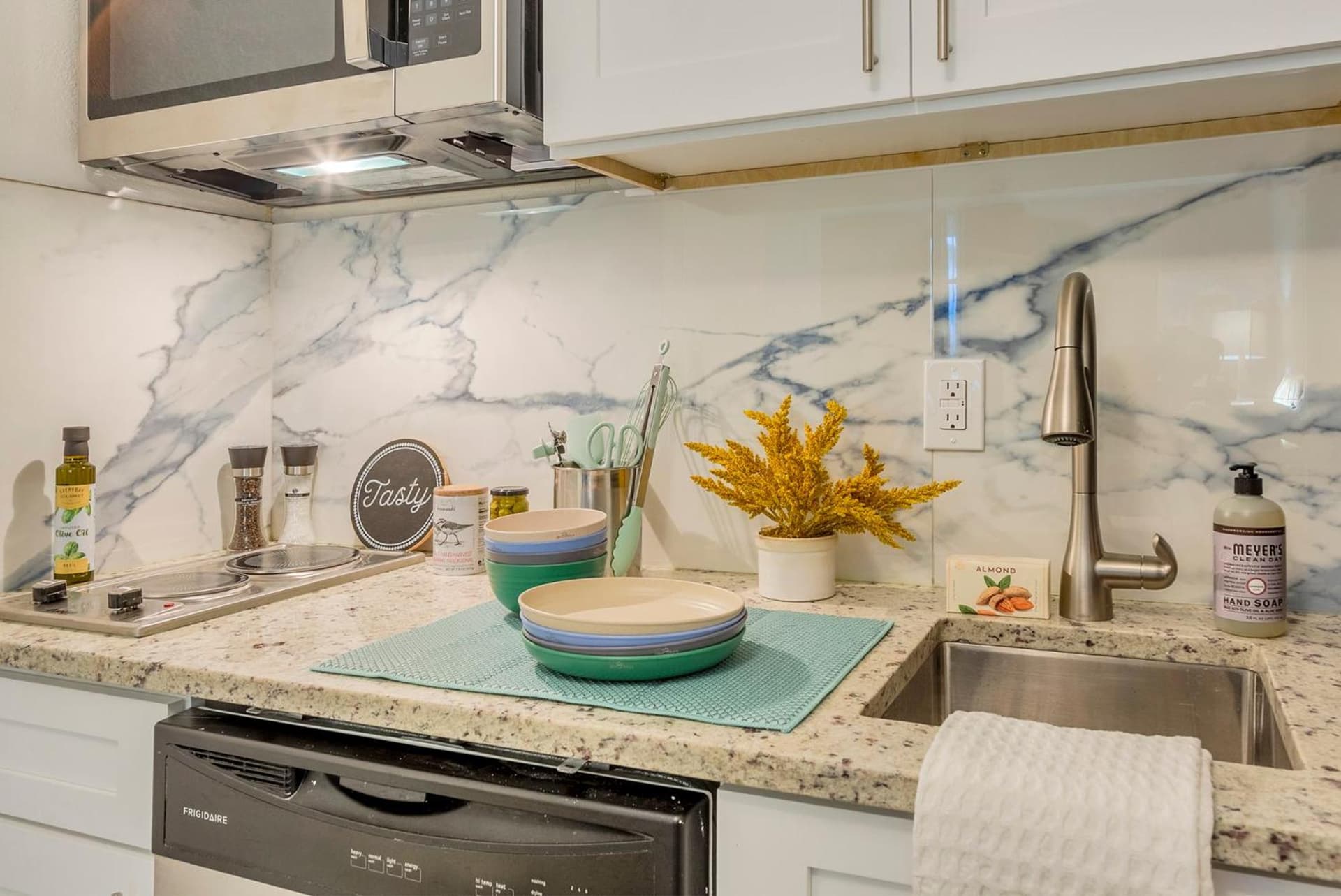 TAMPA BAY, BEACH step away, WIFI, FREE PARKING,POOLS, JACUZZI gallery photo in Ruskin, FL — image 38