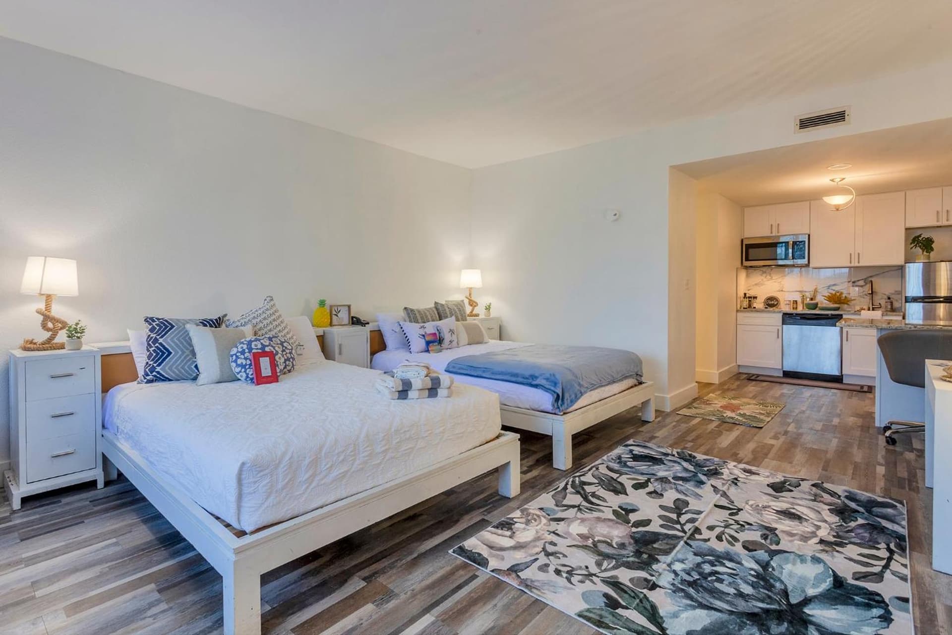 TAMPA BAY, BEACH step away, WIFI, FREE PARKING,POOLS, JACUZZI gallery photo in Ruskin, FL — image 21