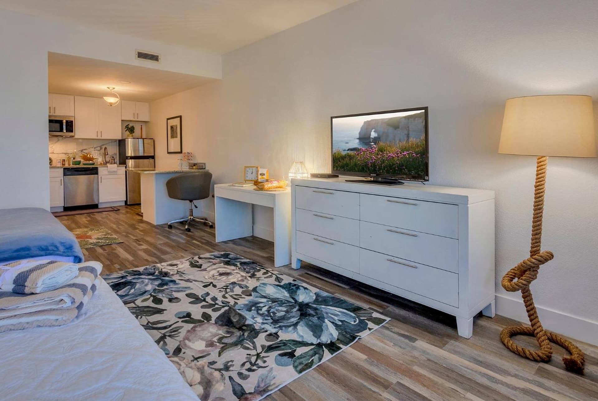 TAMPA BAY, BEACH step away, WIFI, FREE PARKING,POOLS, JACUZZI gallery photo in Ruskin, FL — image 19