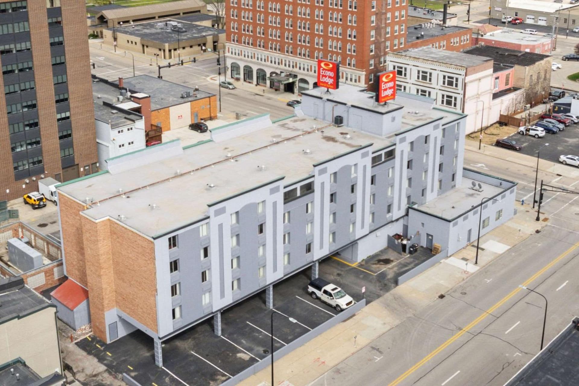 Econo Lodge Inn & Suites Waterloo Downtown interior in Waterloo, IA — gallery photo 2