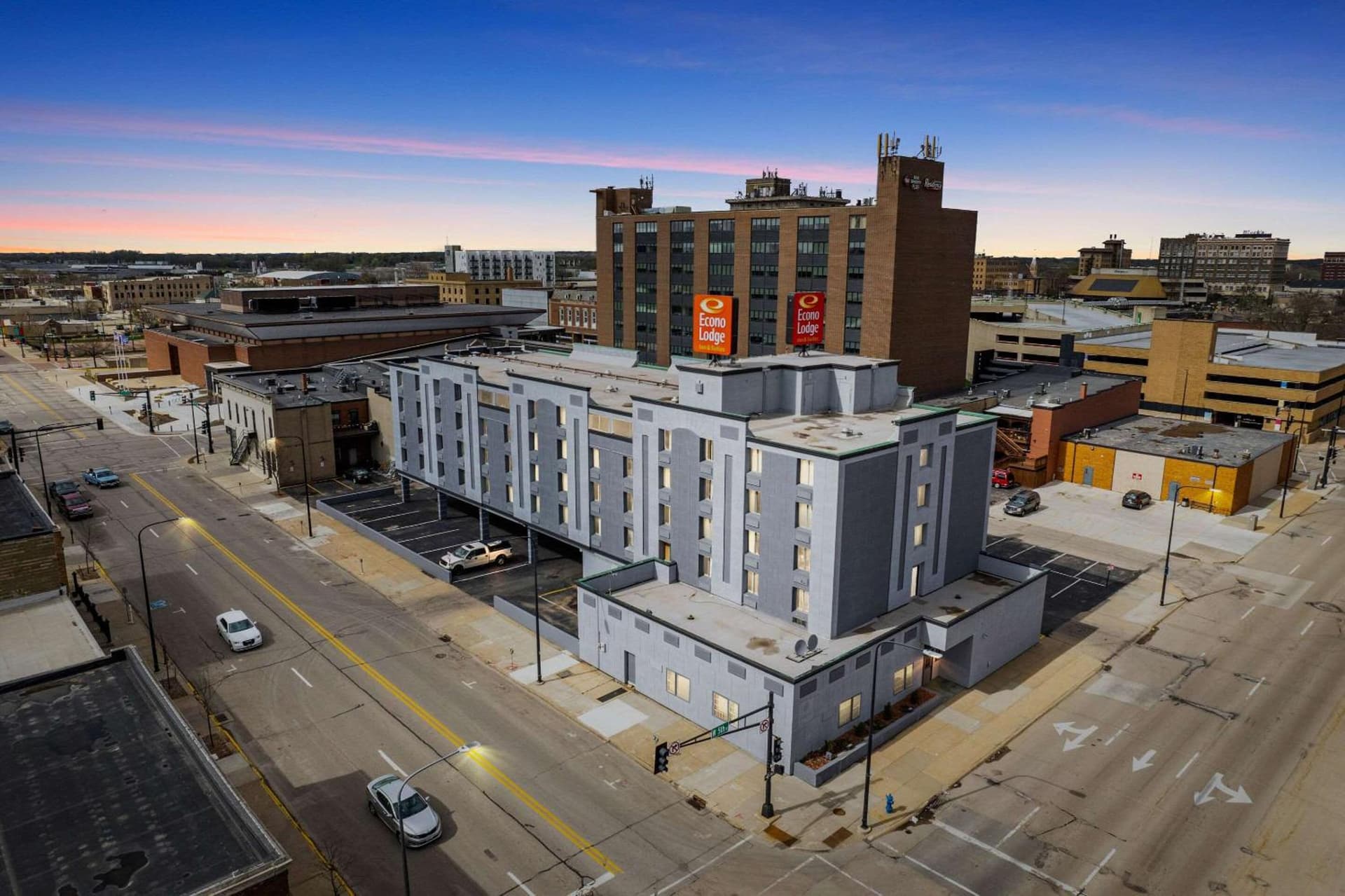 Econo Lodge Inn & Suites Waterloo Downtown featured exterior or lobby in Waterloo, IA — similar hotel