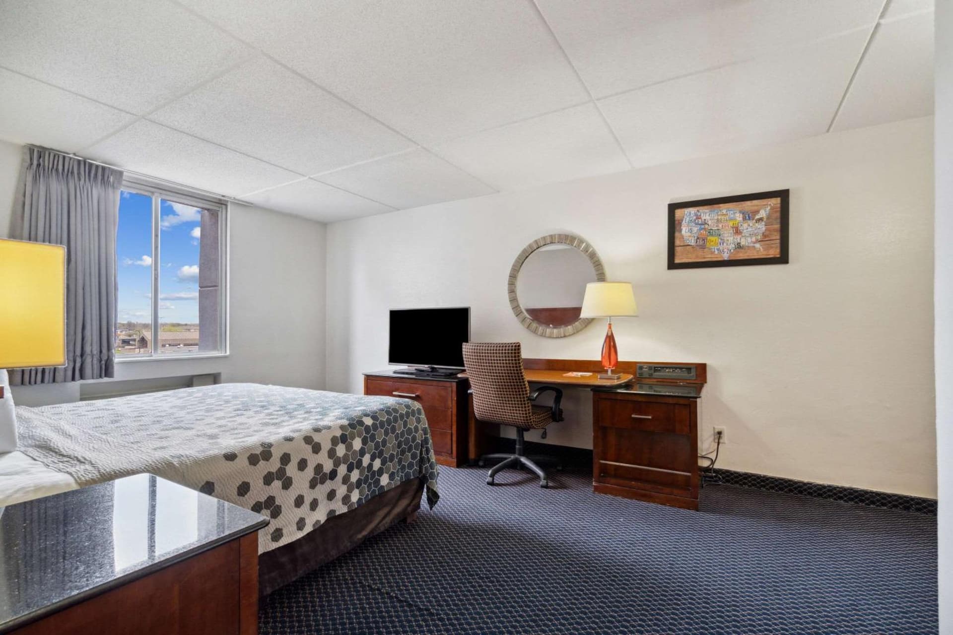Econo Lodge Inn & Suites Waterloo Downtown gallery photo in Waterloo, IA — image 11