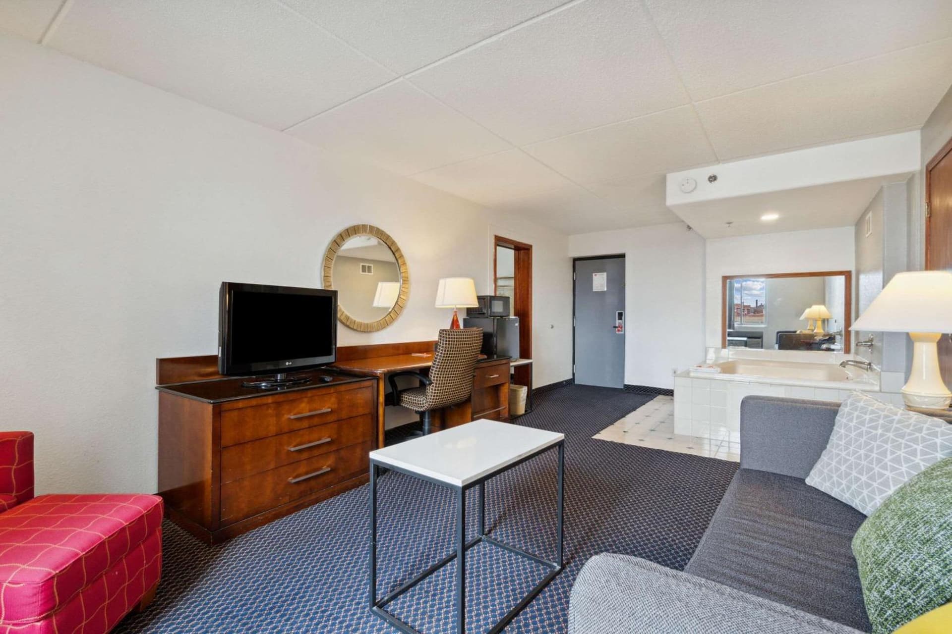Econo Lodge Inn & Suites Waterloo Downtown gallery photo in Waterloo, IA — image 27