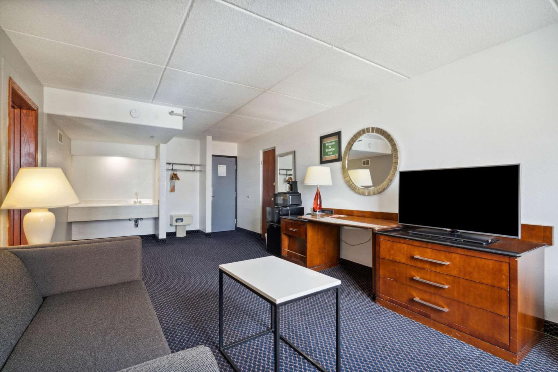 Econo Lodge Inn & Suites Waterloo Downtown gallery photo in Waterloo, IA — image 14