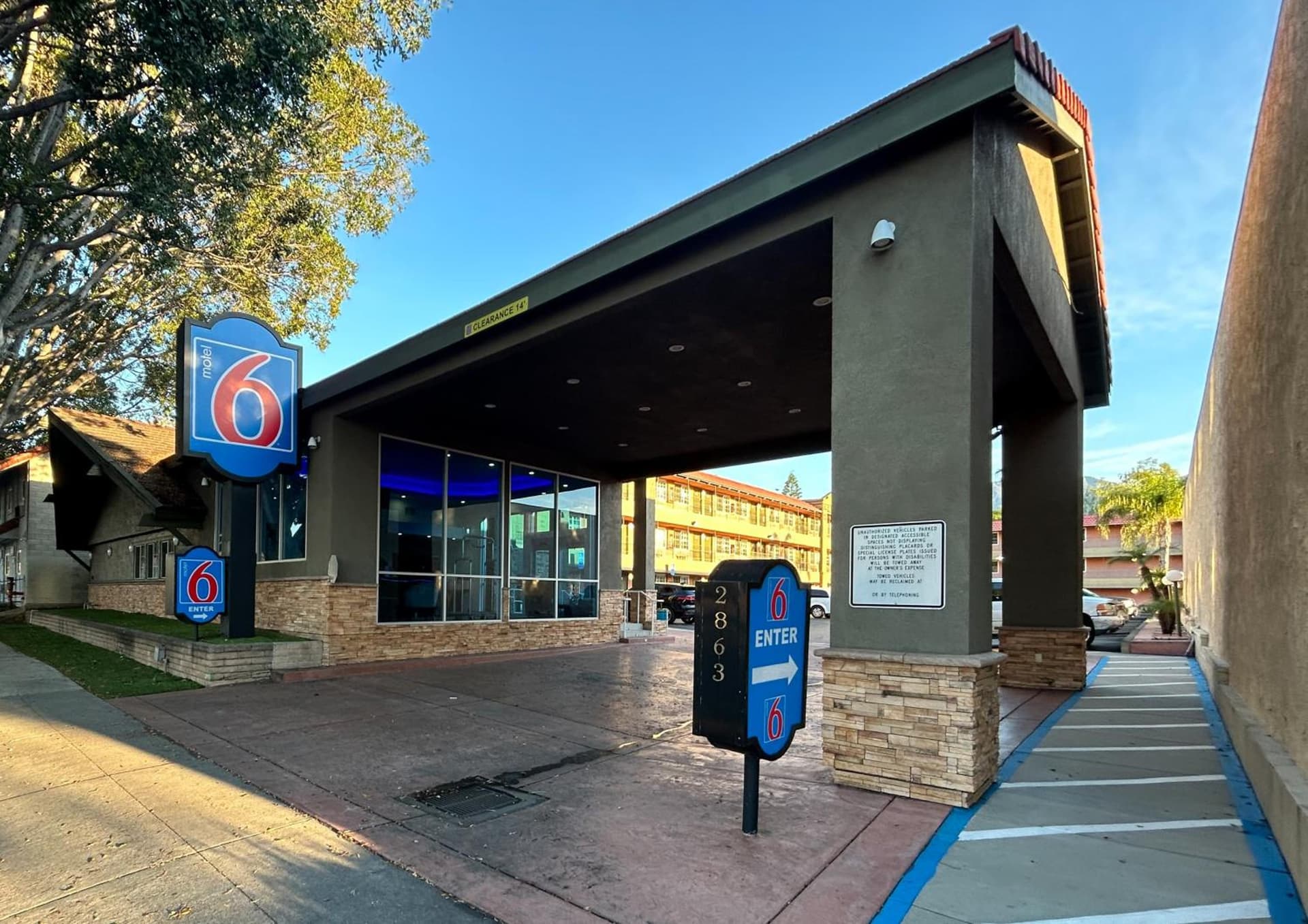 Motel 6 Pasadena, CA Old Town Pasadena Area featured exterior or lobby in Pasadena, CA — similar hotel